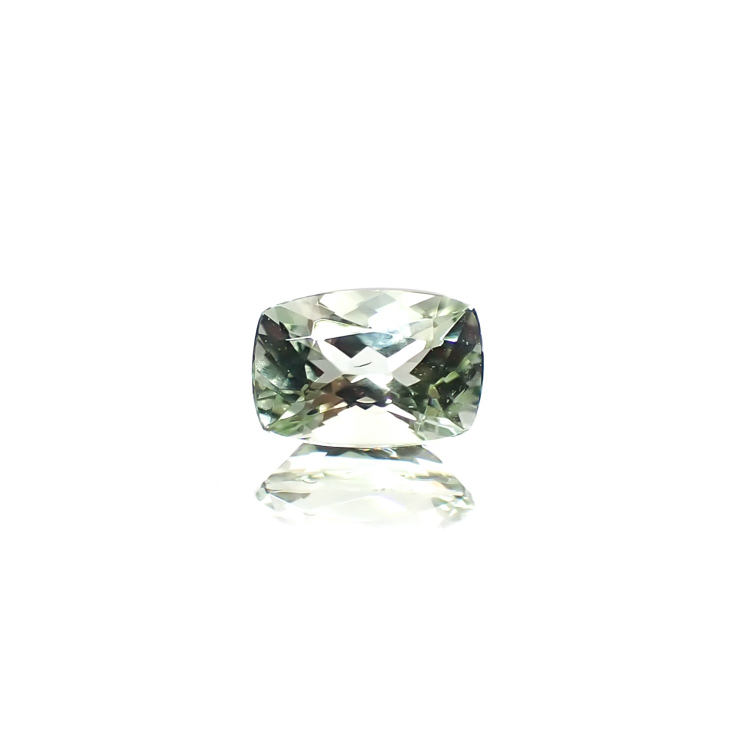 グリーントルマリン(宝石名トルマリン)ナイジェリア産 0.58ct 識別済[240628118]6.1x4.2mm前後