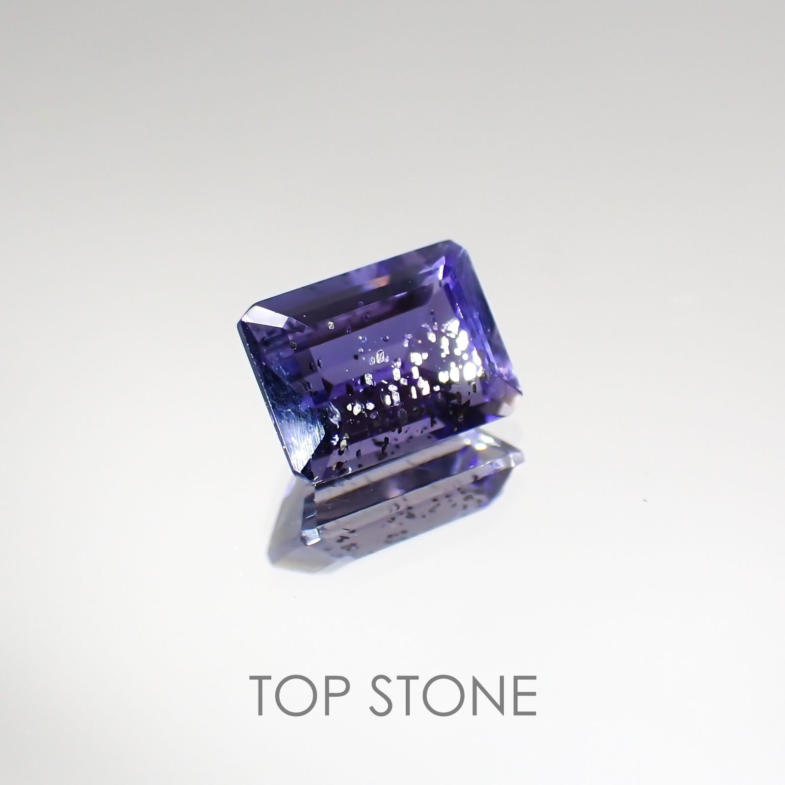 アイオライトサンストーン インド・ブラジル産 ルース 1.53ct[20129283]8.1×6.1mm前後