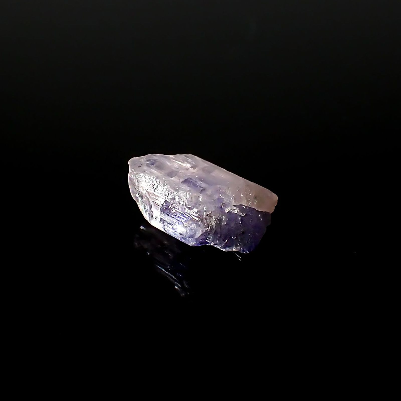 バイカラータンザナイト 原石 タンザニア産 2.49ct / 10.3x8mm前後 [231224981]