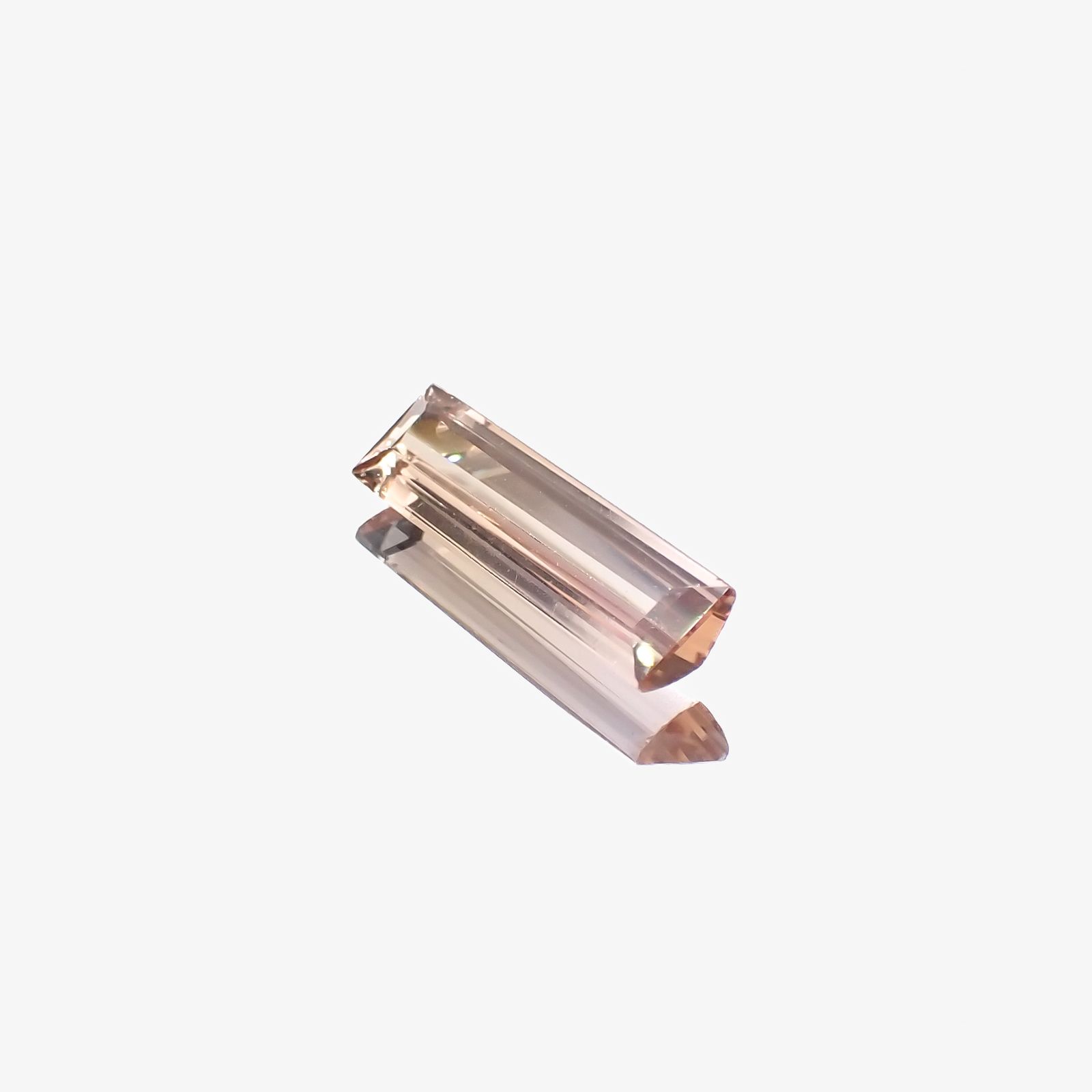 バイカラートパーズ ブラジル産 1.18ct[231023704]12.8x3.6mm前後