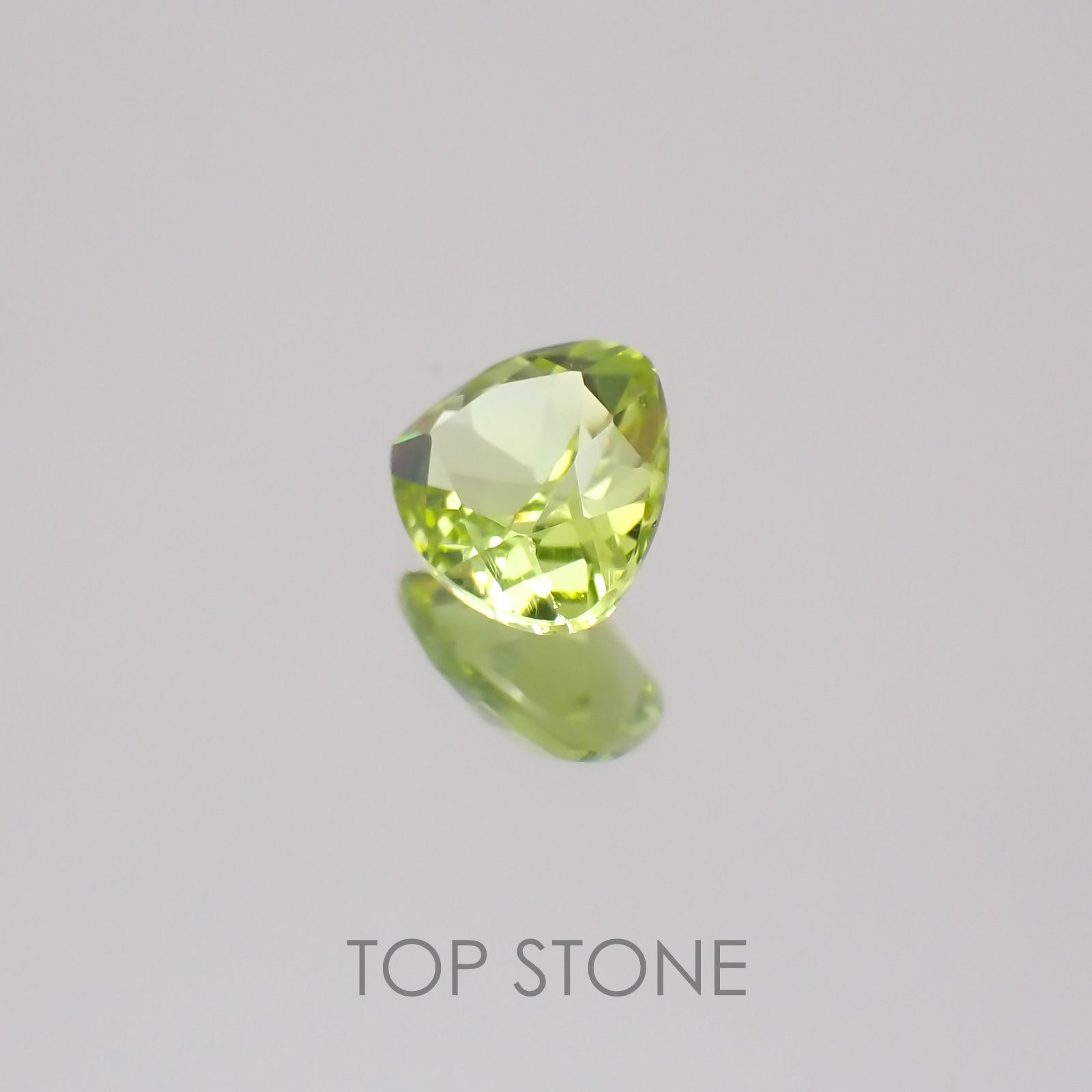 グリーンエンスタタイト カメルーン産 ルース 0.42ct[20128851]5.1×4.9mm前後