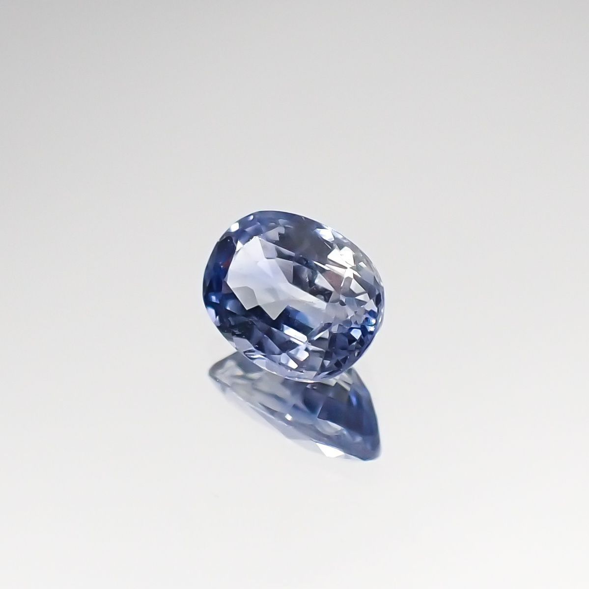 アイスブルーサファイア スリランカ・マダガスカル産 ルース 0.44ct[210711173]5.2×3.7mm前後