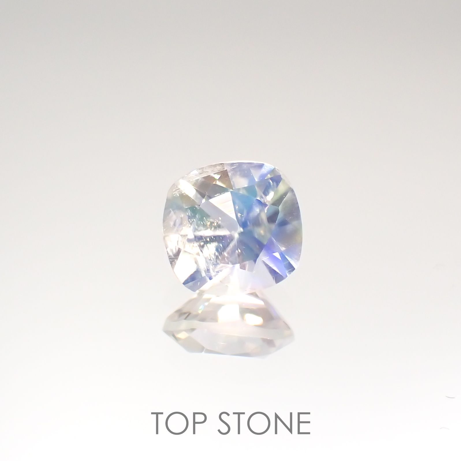 レインボームーンストーン(宝石名ラブラドライト)タンザニア産 0.83ct 識別済[220115452]6.1x5.8mm前後