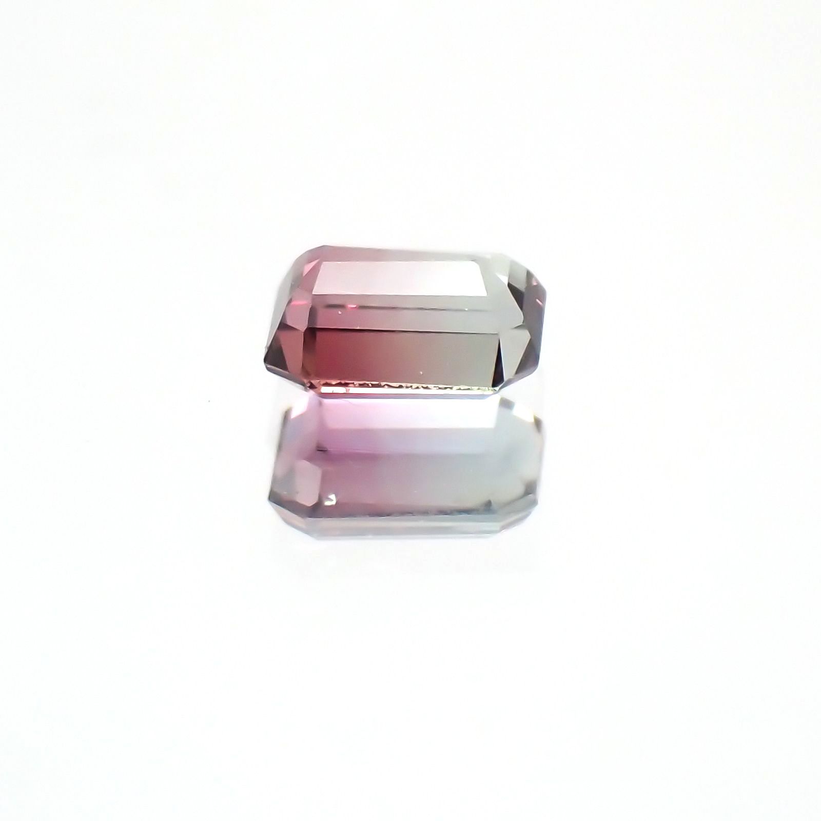 バイカラーサファイア(宝石名バイカラー・サファイア) タンザニア産 0.24ct 識別済[21069756]3.8×3.2mm前後