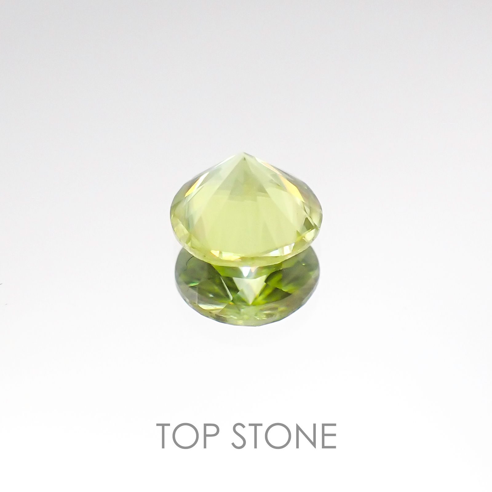 スフェーン マダガスカル産 ルース 0.98ct[20106527]6.1×6.1mm前後