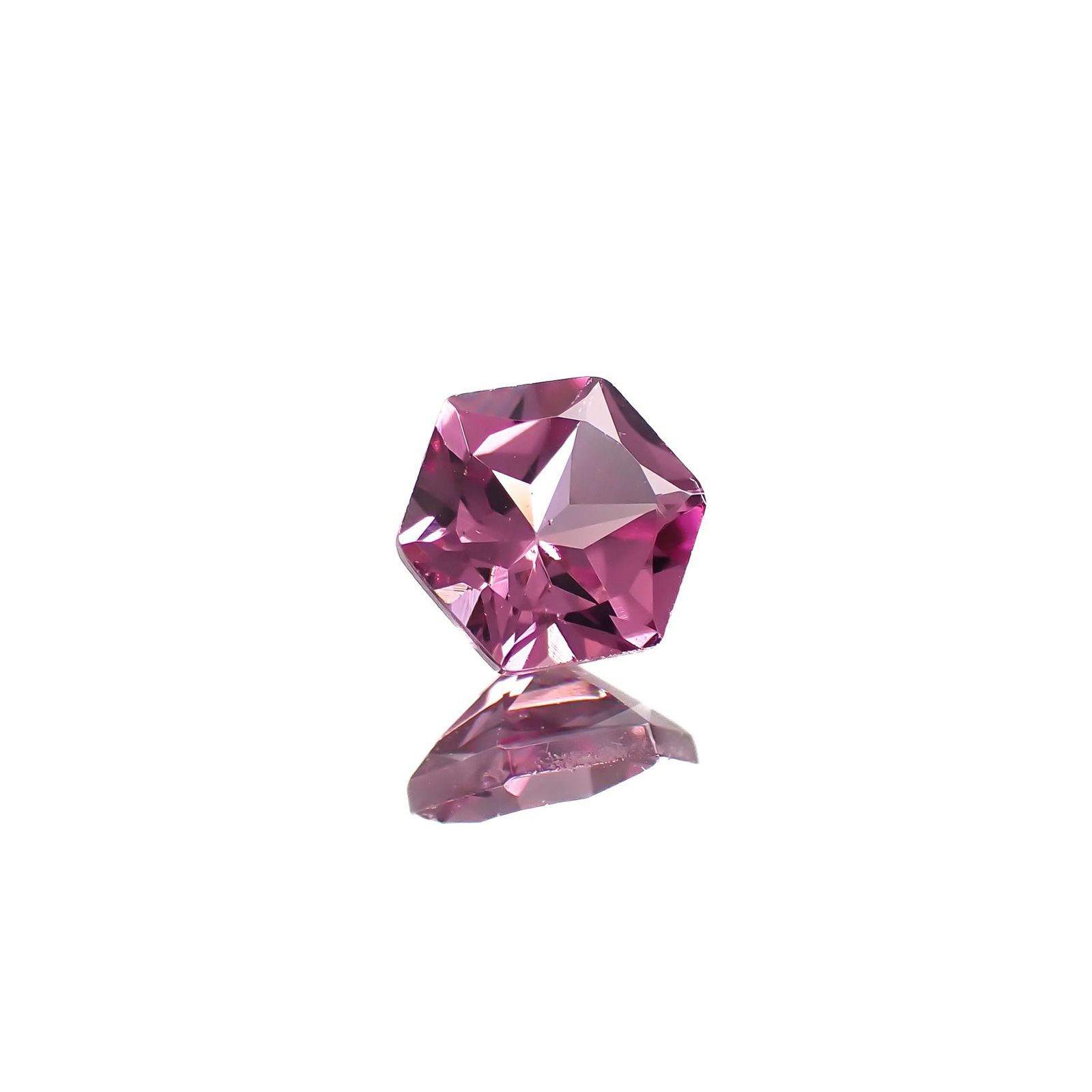 ◇ヘキサゴンカット◇カラーシフト マラヤガーネット(宝石名ガーネット)タンザニア産 0.73ct 識別済[220817564]5.1x5mm前後