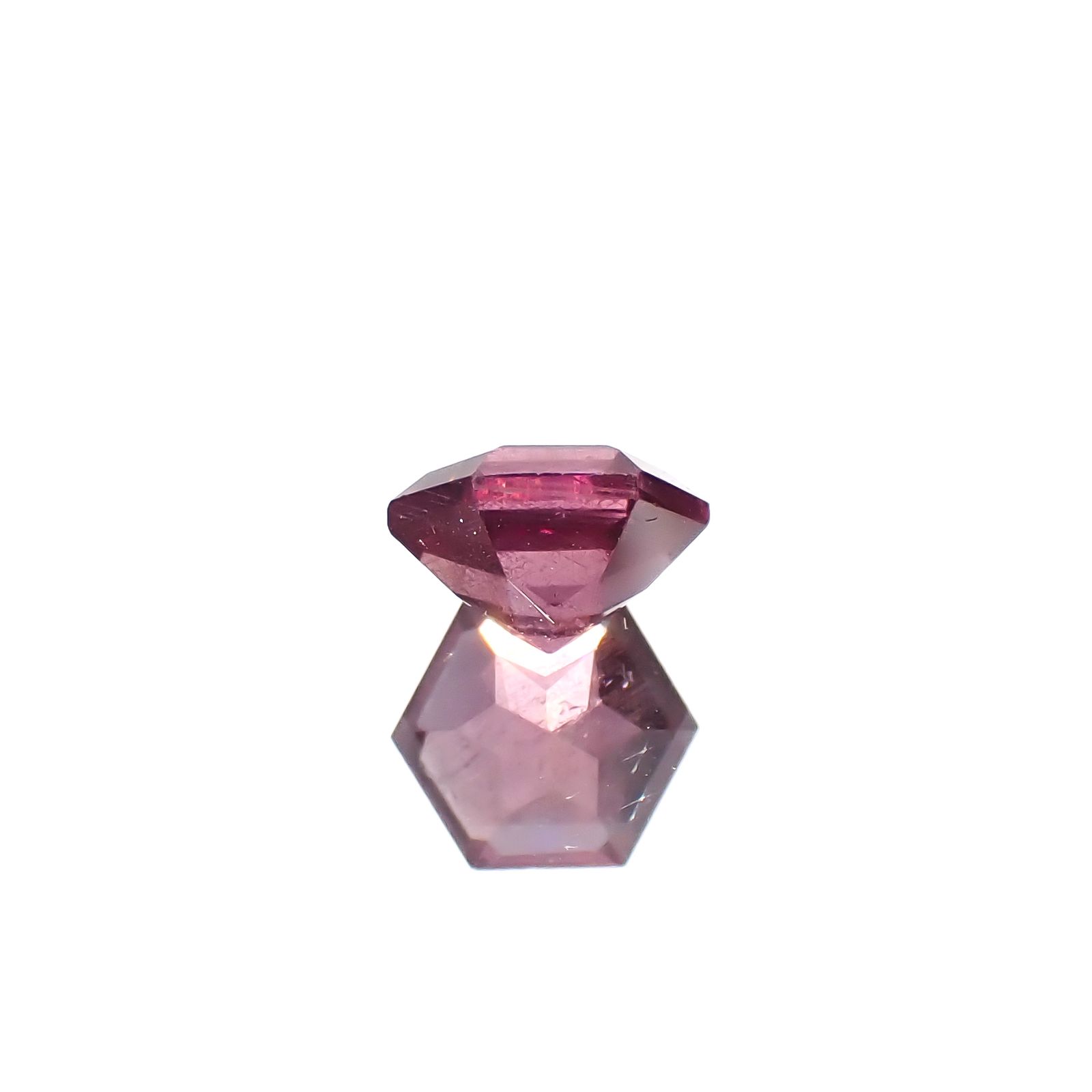 ◇ヘキサゴンカット◇カラーシフト マラヤガーネットSA(宝石名ガーネット) タンザニア産 0.76ct 識別済[210210091]5.1×5mm前後