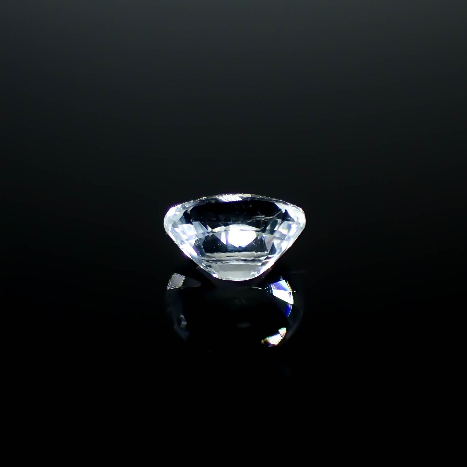 カラーレスサファイア スリランカ産 0.48ct [250830970]5.1x4mm前後