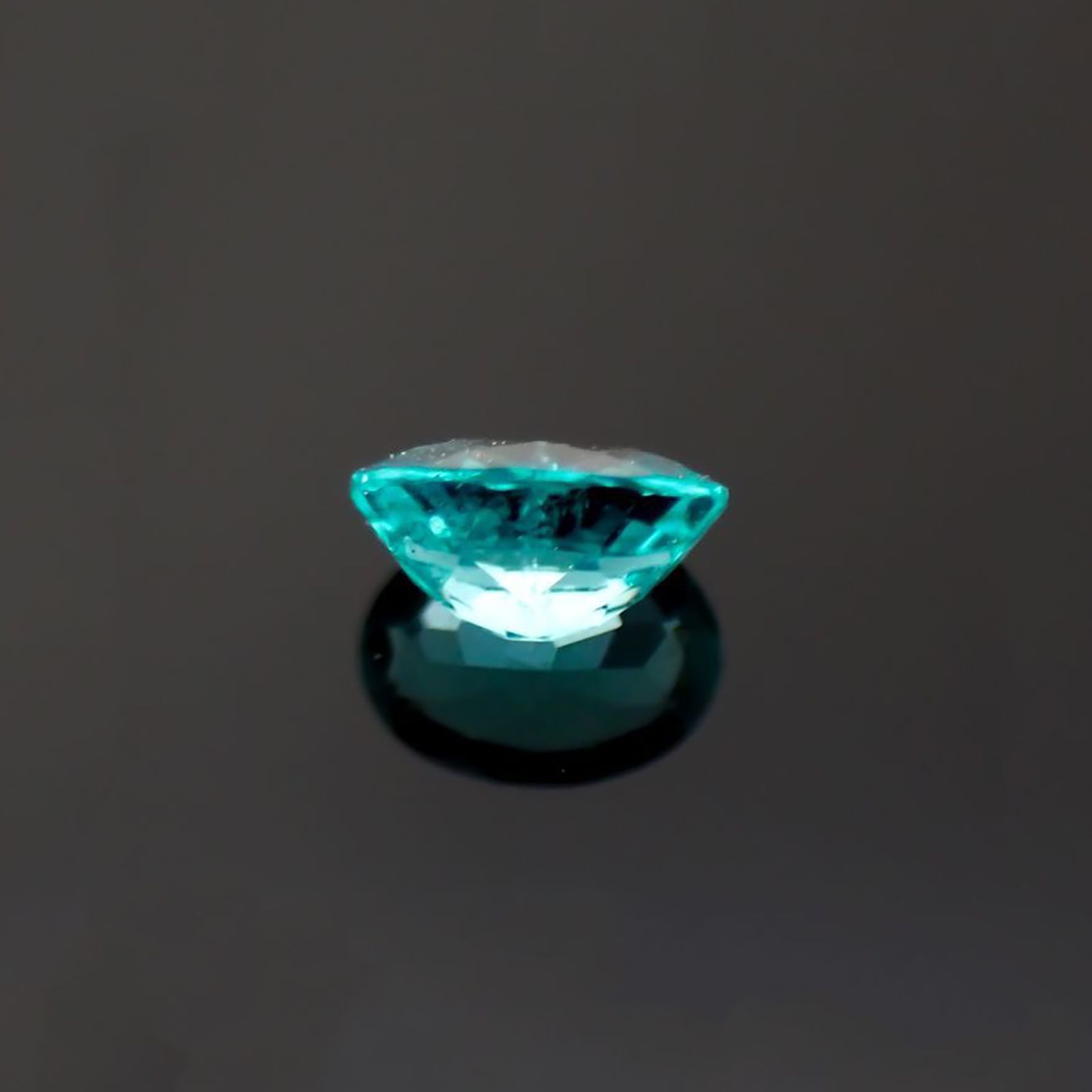 パライバトルマリン(宝石名トルマリン/別名パライバ・トルマリン)ブラジル産 識別済 0.084ct / 3.2x2.4mm前後 [221018773]