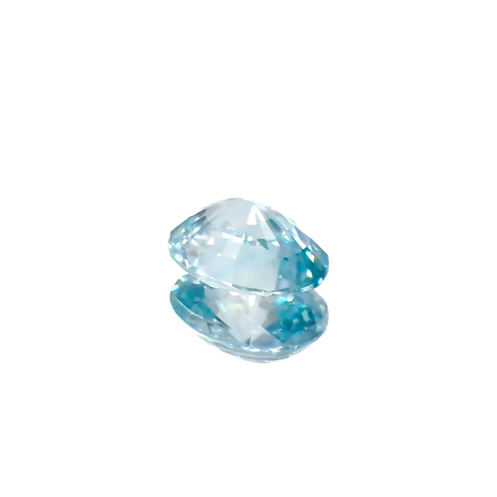 バイカラーブルージルコン カンボジア産 1.80ct / 7.9x6.1mm前後 [251120985]
