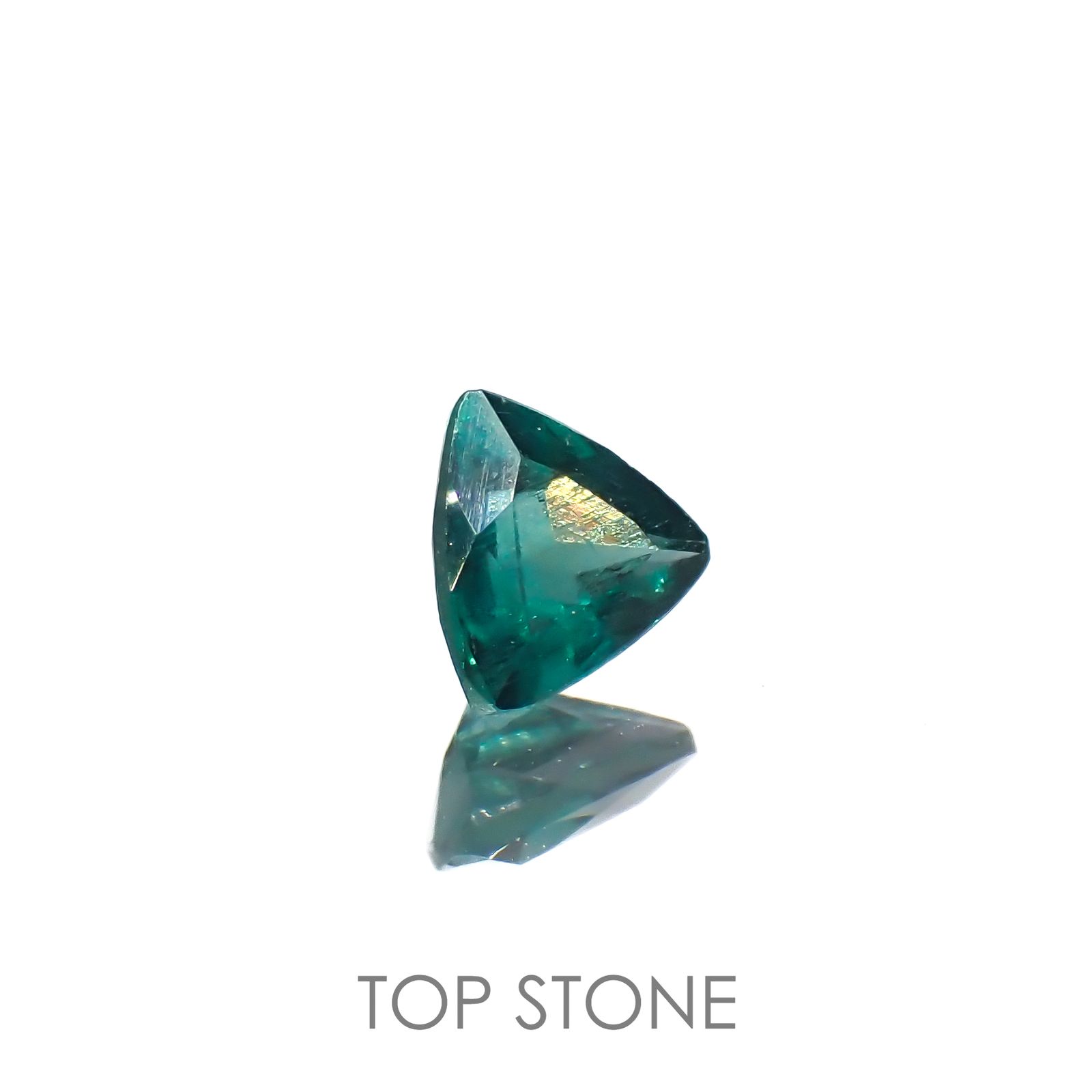 グリーンアパタイト(ノーブルモロキサイト)(宝石名アパタイト)マダガスカル産 0.27ct 識別済[220616380]4.3x4.4mm前後