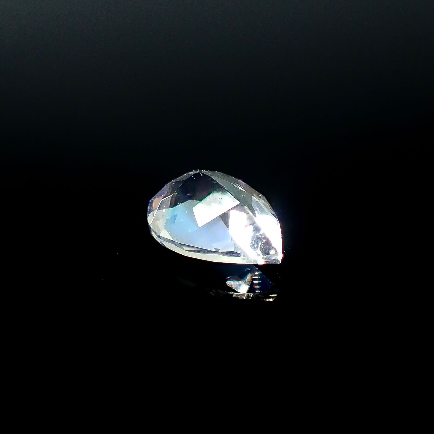 レインボームーンストーン タンザニア産 0.57ct [250730921]7x5.1mm前後
