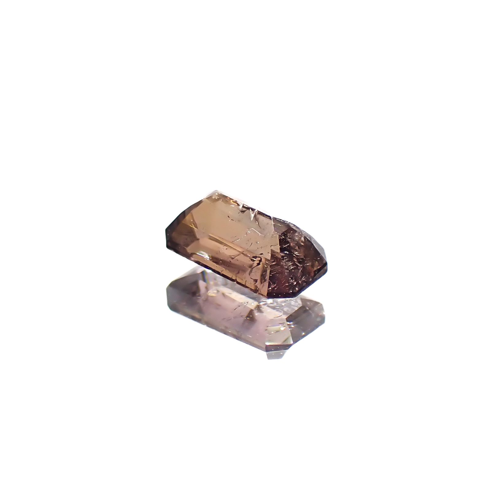 ブルーティントアキシナイト パキスタン産 0.39ct[240628351]5.5x3.1mm前後