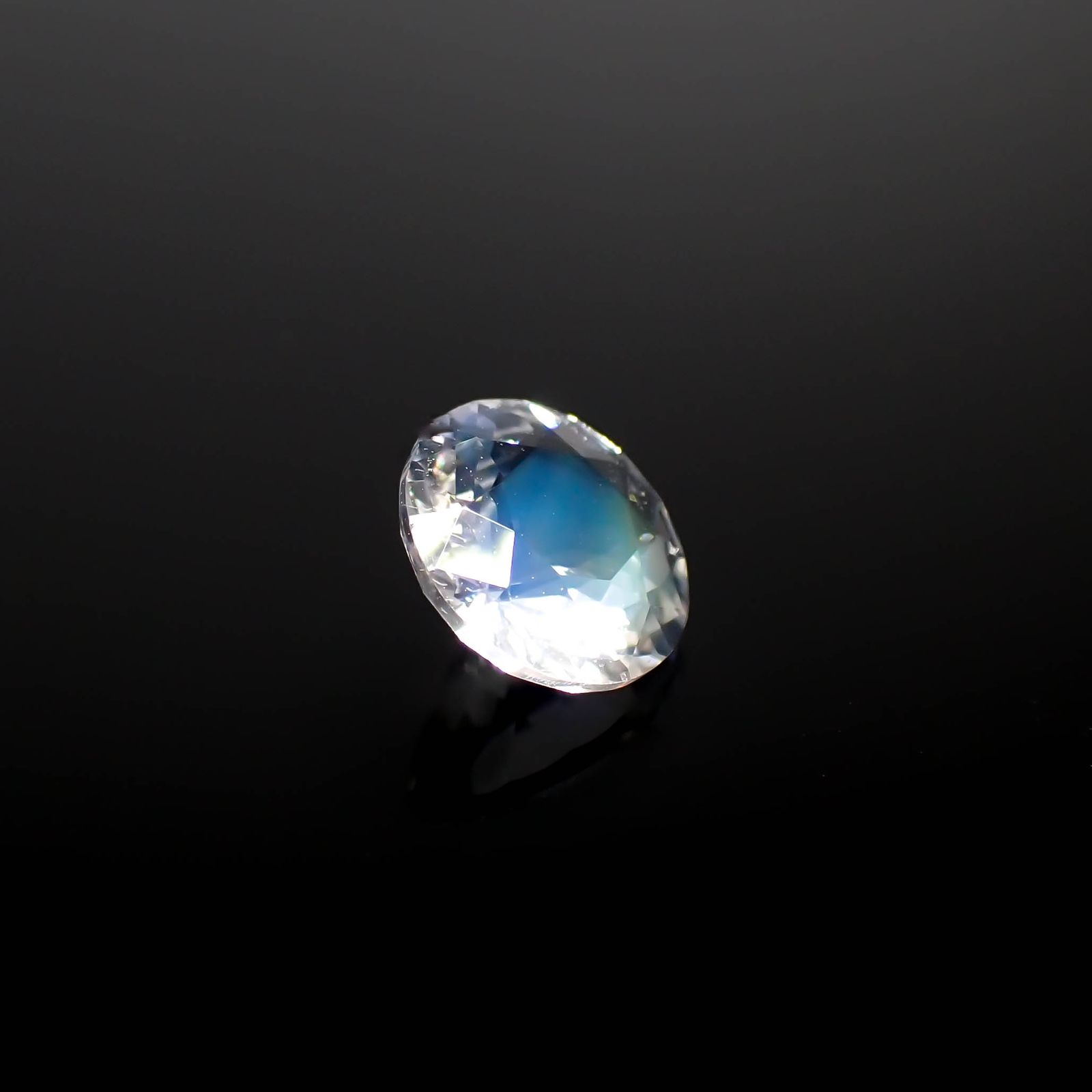 レインボームーンストーン ザンビア産 0.58ct[240326920]5.8x5.8mm前後