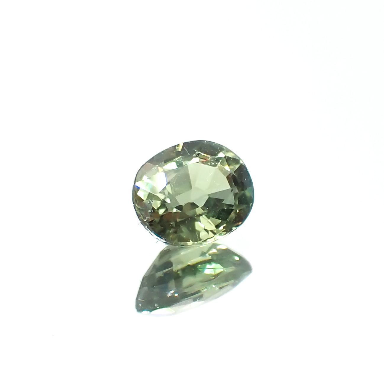 アレキサンドライト(宝石名アレキサンドライト)タンザニア産 0.33ct 識別済[230321350]4.4x3.5mm前後