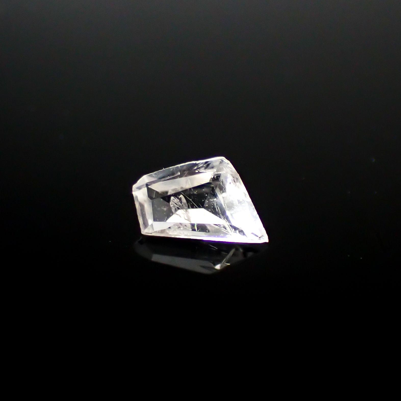 ◇カスタムカット◇ポードレッタイト(宝石名ポードレッタイト)ビルマ産 0.157ct ソ付(彩珠)[240628439]5.4x3.1mm前後 |  TOP STONE(トップストーン)