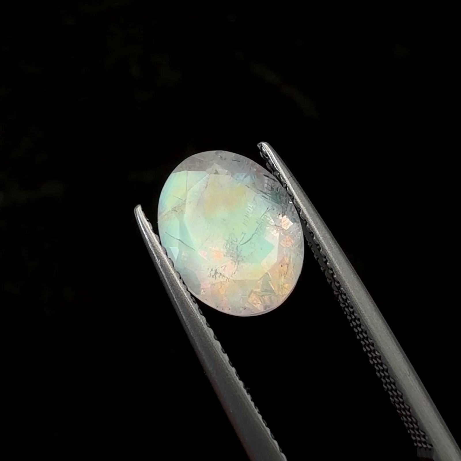 レインボームーンストーン インド・ビハール産 2.90ct / 10.7x8.5mm