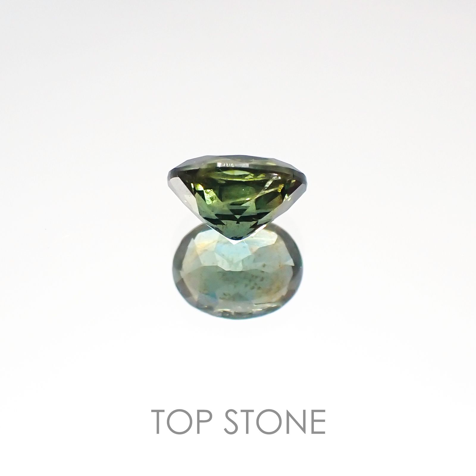 ゴールドシーンサファイア 非加熱(宝石名シーン・サファイア) ケニア産 0.797ct ソ付(彩珠)[20117120]6×4.7mm前後