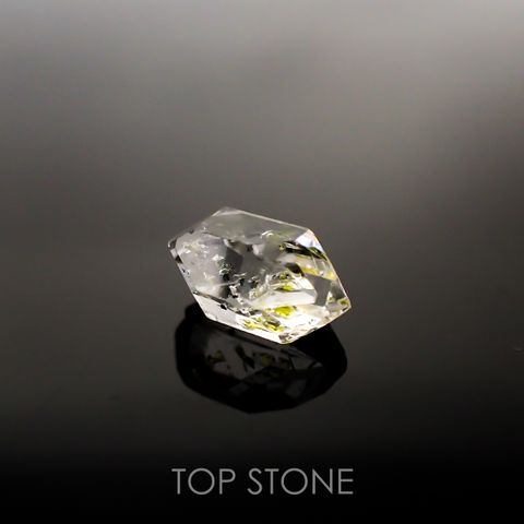 オイルインクォーツ パキスタン産 ルース 3.37ct[210911447]11.9×8mm前後