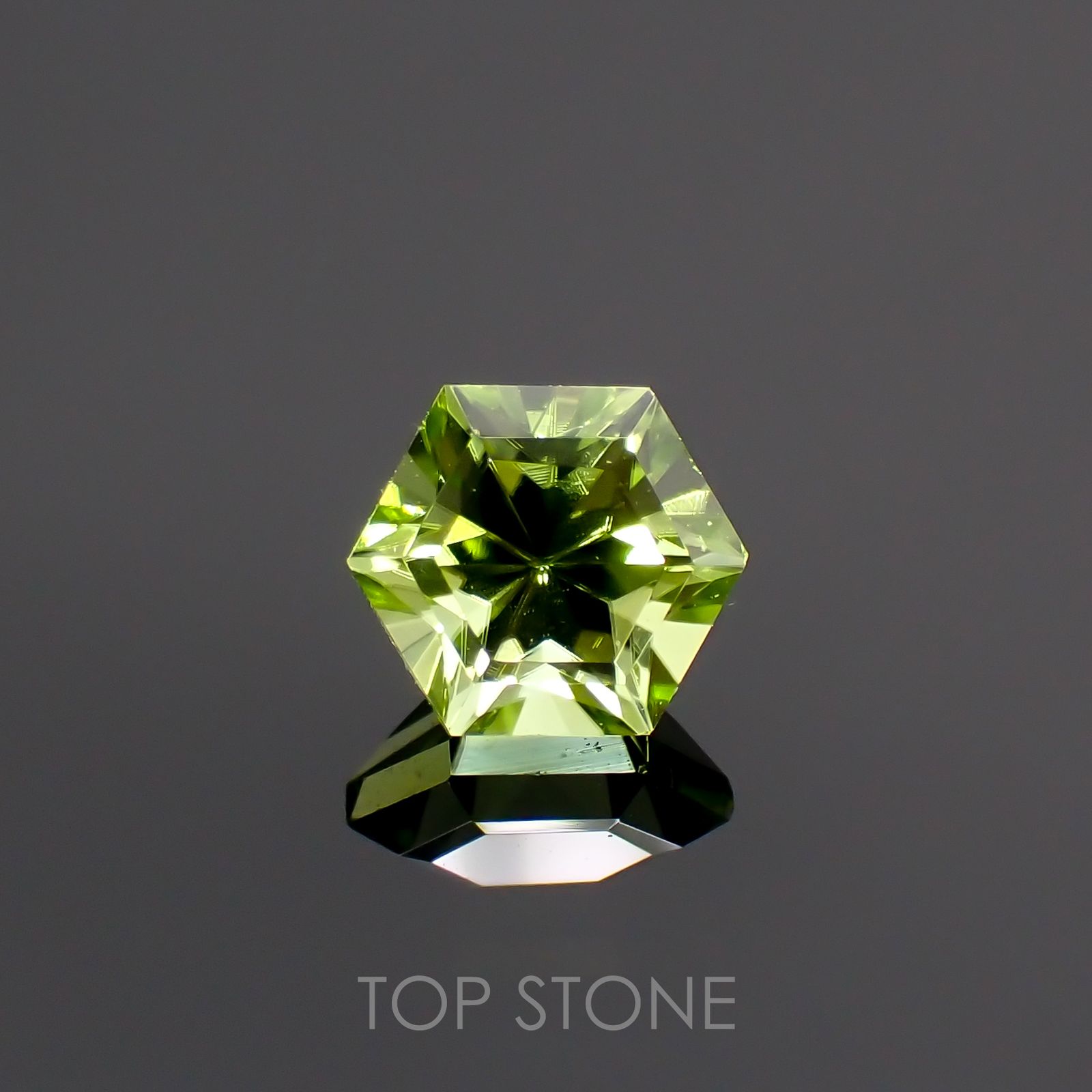◇ヘキサゴンカット◇ペリドット(宝石名ペリドット) パキスタン産 0.72ct 識別済[210813099]5×5mm前後