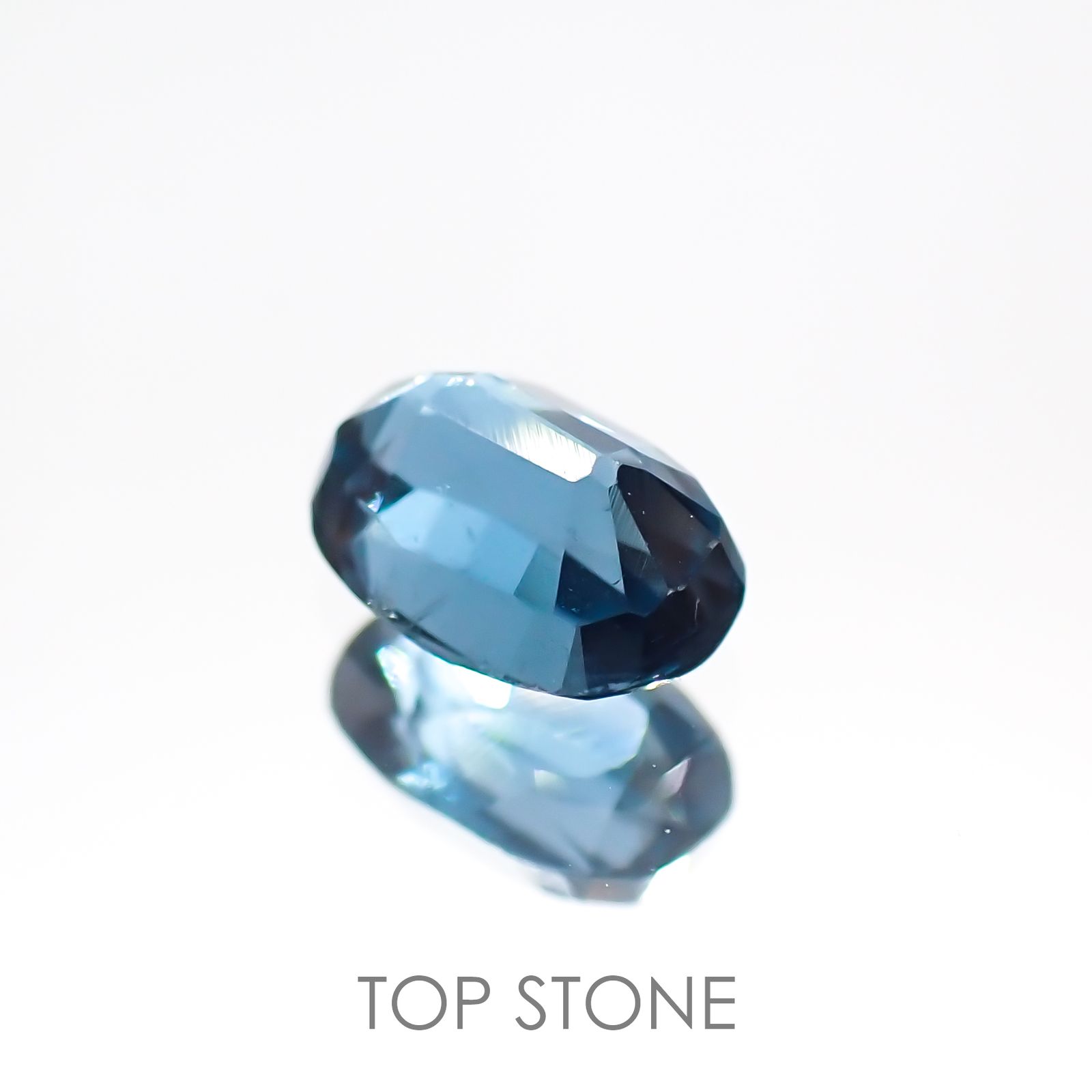 オーシャンブルーカイヤナイト(宝石名カイヤナイト) ネパール産 0.71ct 識別済[210711423]6.2×4mm前後