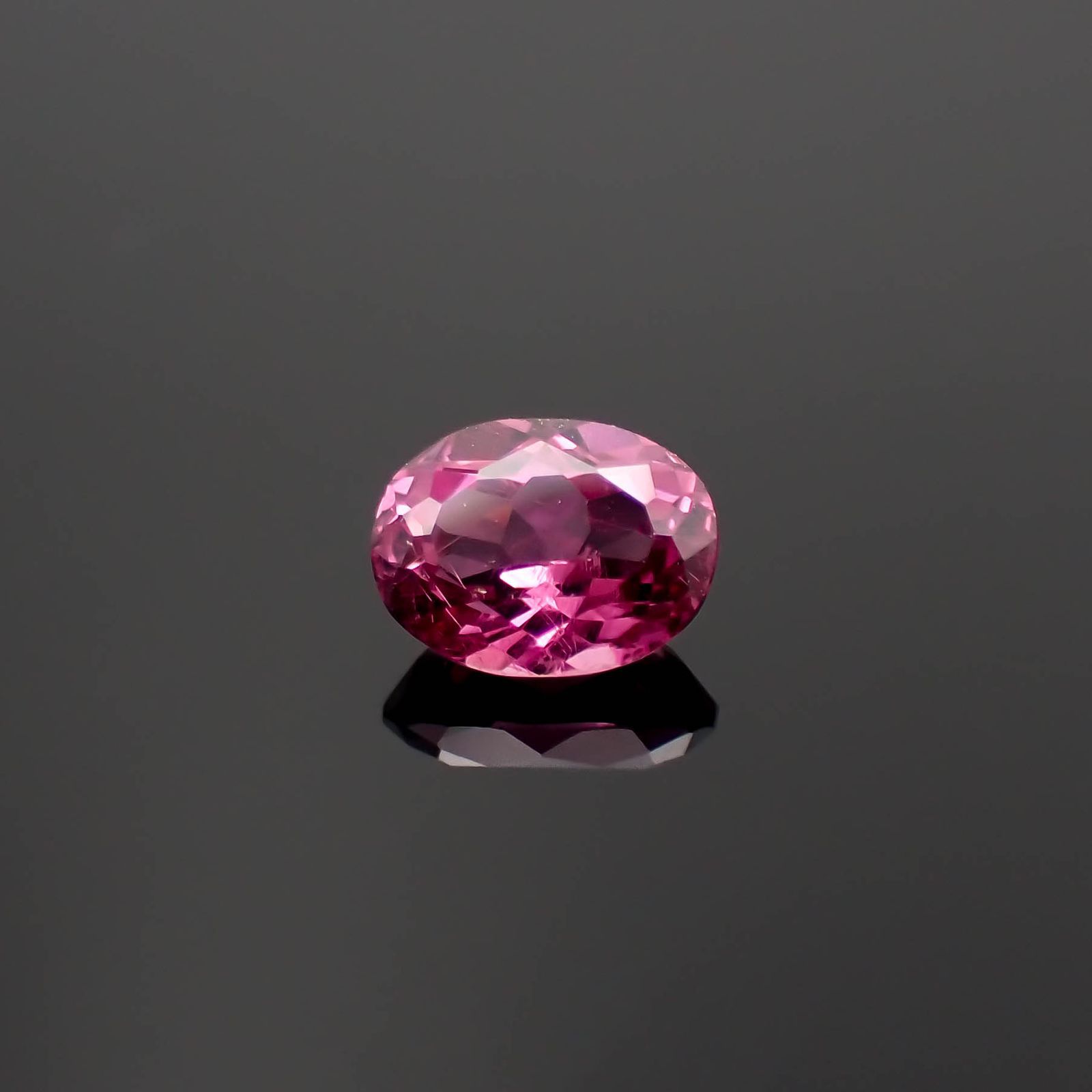 カラーシフトマラヤガーネット(宝石名ガーネット)タンザニア産 0.80ct 識別済[230120275]6.2x4.7mm前後