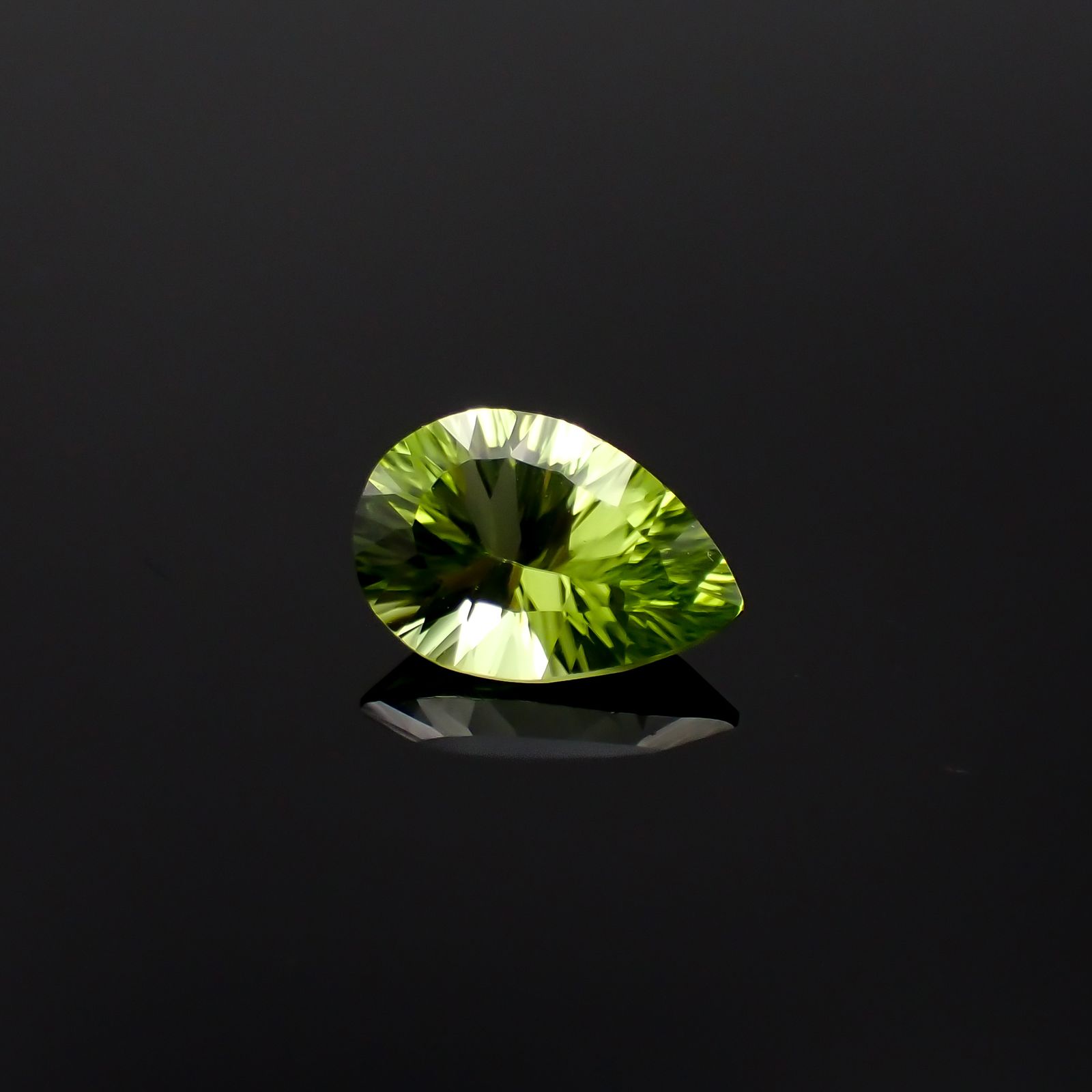 ◇コンケーブカット◇ペリドット 中国産 1.69ct[230622297]9.9x6.8mm前後