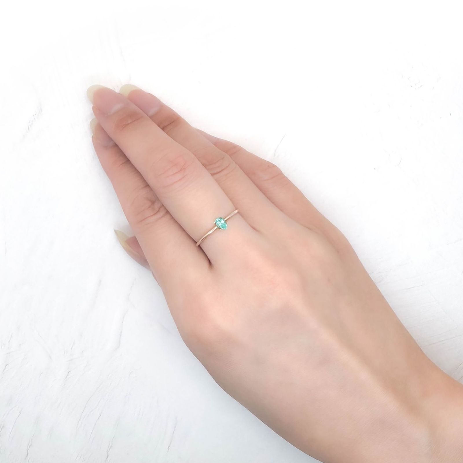 パライバトルマリン ブラジル・パライバ州バターリャ鉱山産 0.15ct / 4.3x2.8mm前後 [250931083]