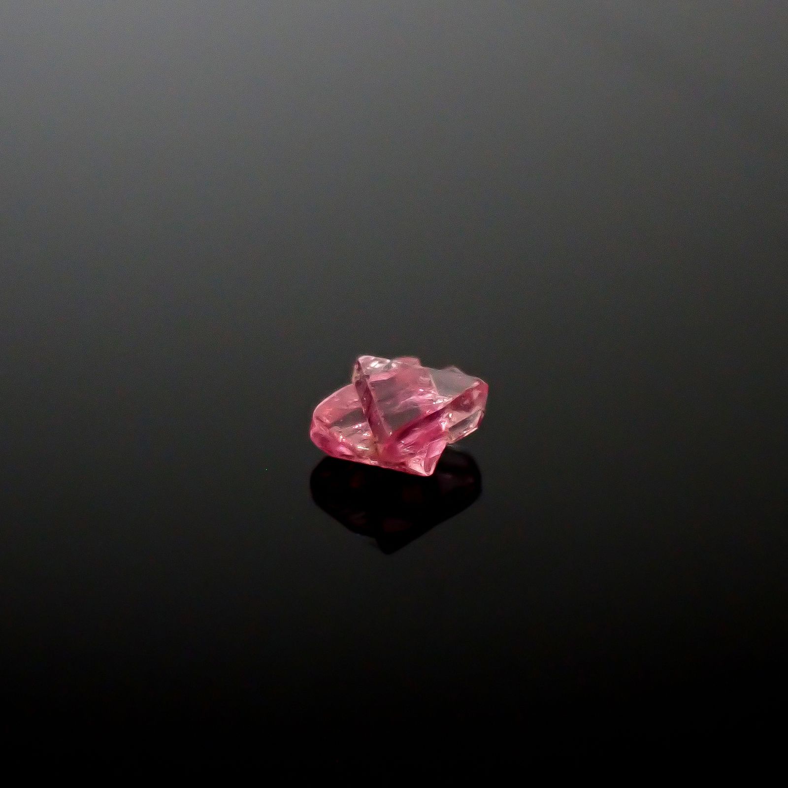 ツインクリスタルスピネル(スピネル式双晶) 原石 ビルマ産 0.050ct[240628426]2.6x2mm前後