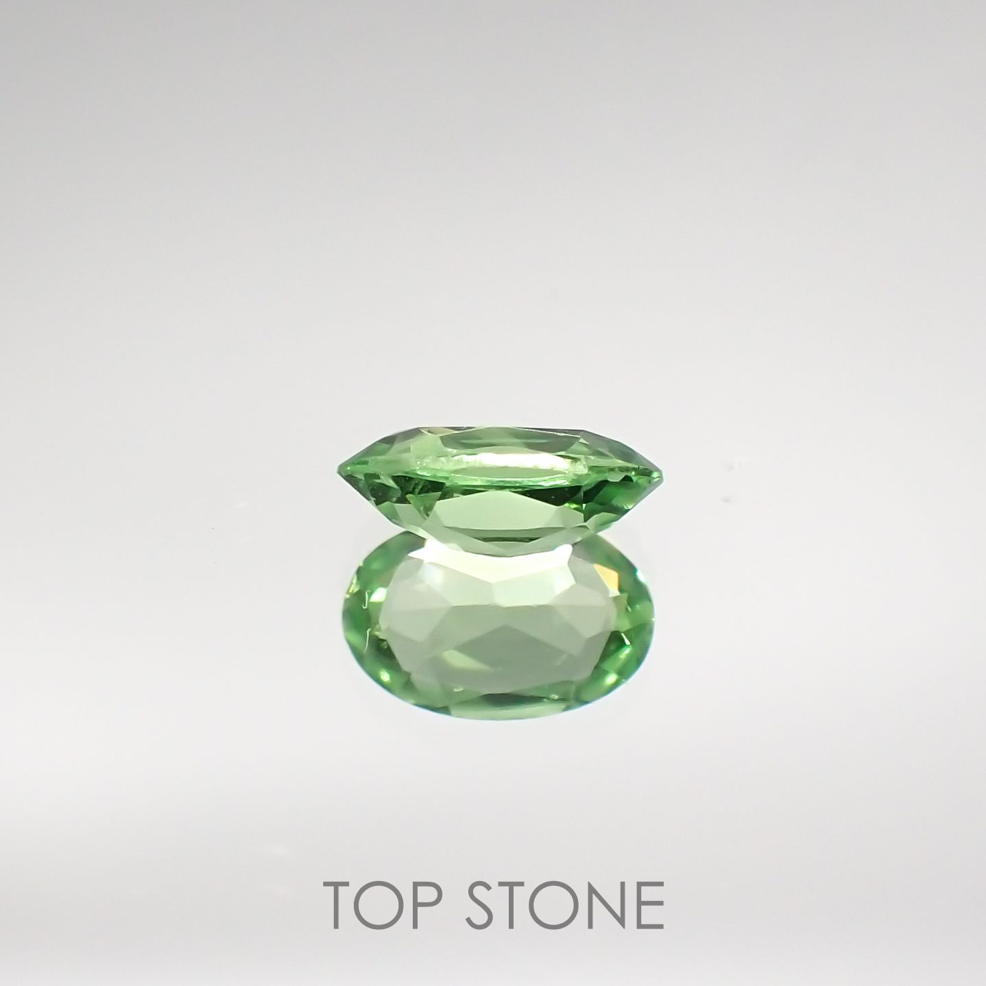 ミントガーネット(宝石名グリーン グロッシュラー・ガーネット) タンザニア産 0.42ct 識別済[210711533]5.9×3.8mm前後