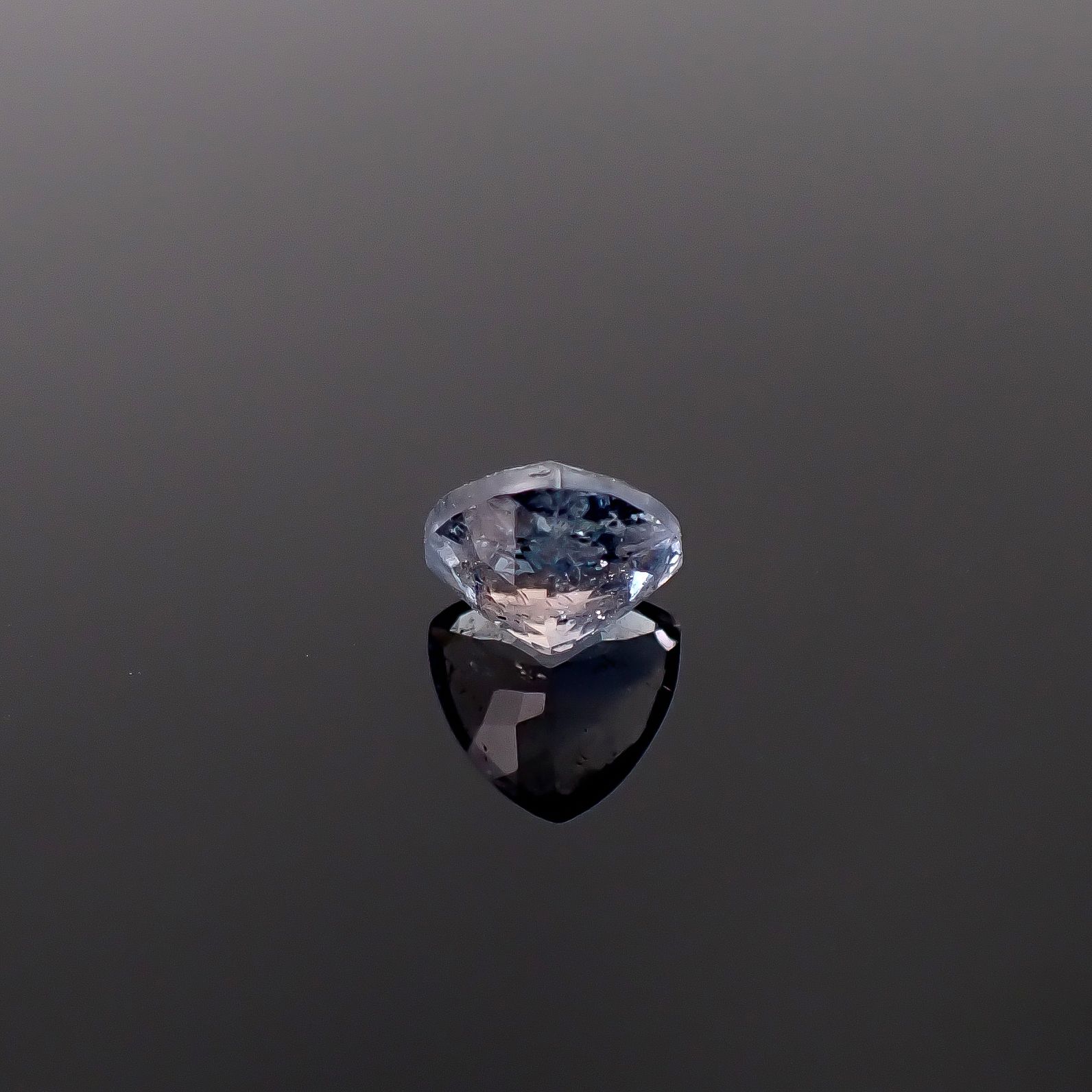 ユークレース(宝石名ユークレース)ジンバブエ産 識別済 0.72ct / 5.6x5.8mm前後 [260131601]