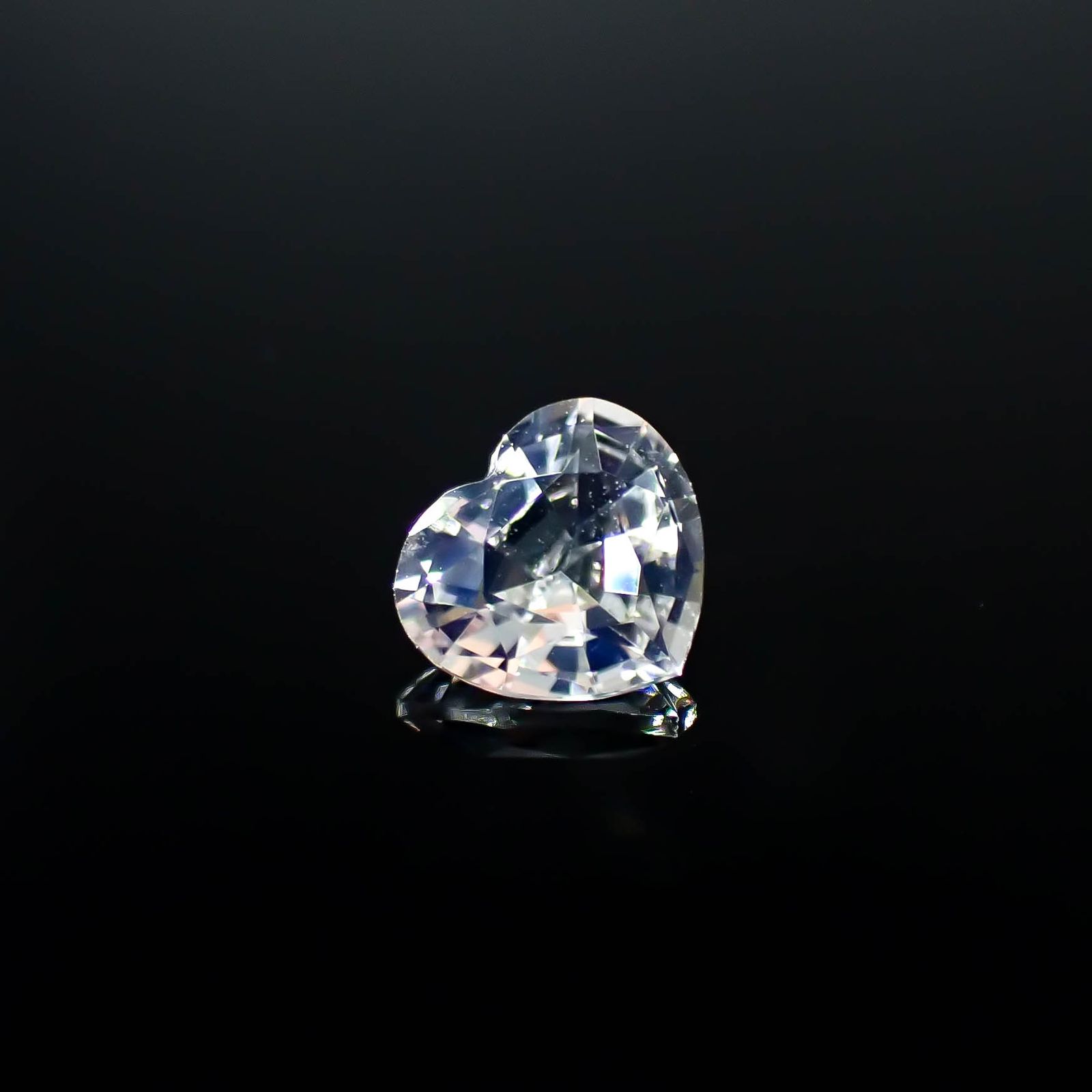 レインボームーンストーン ザンビア産 0.64ct [250730912]5.8x6.4mm前後