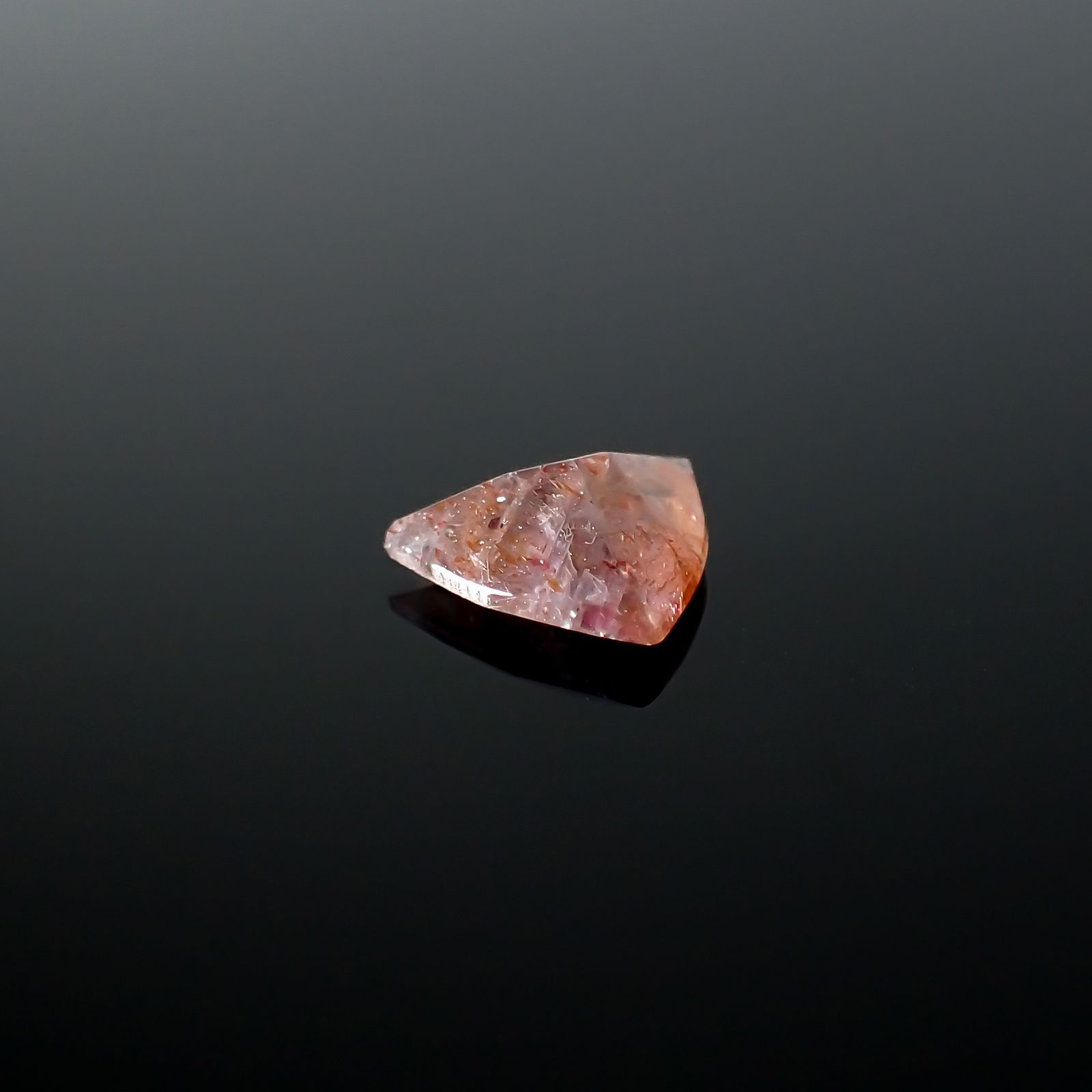 ブラッドショットアイオライト インド産 0.55ct[240125387]6.5x6.3mm前後