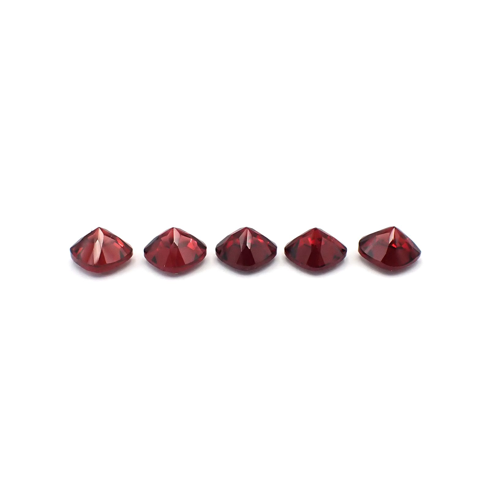 ◇ランダムセレクト◇パイロープアルマンディンガーネット モザンビーク産 約0.73ct / 5x5mm前後 [260532215]