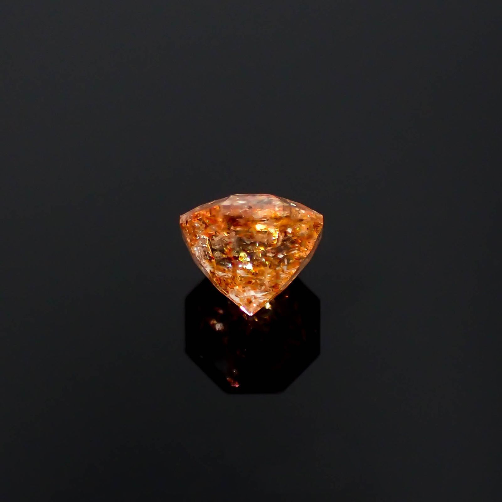 ◇オクタゴンカット◇イリュージョンサンストーン タンザニア産 0.62ct / 5.1x5mm前後 [230320951]