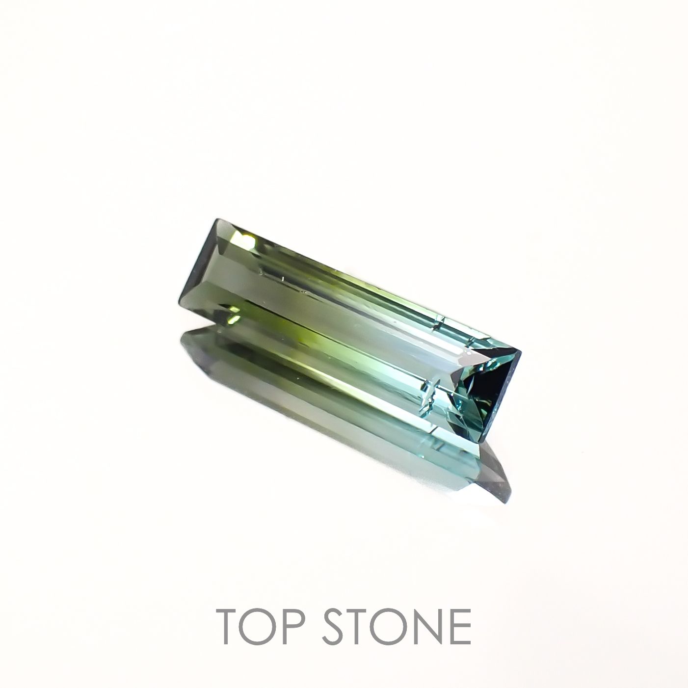 バイカラートルマリン コンゴ民主共和国産 1.33ct[230220534]13.2x3.5mm前後