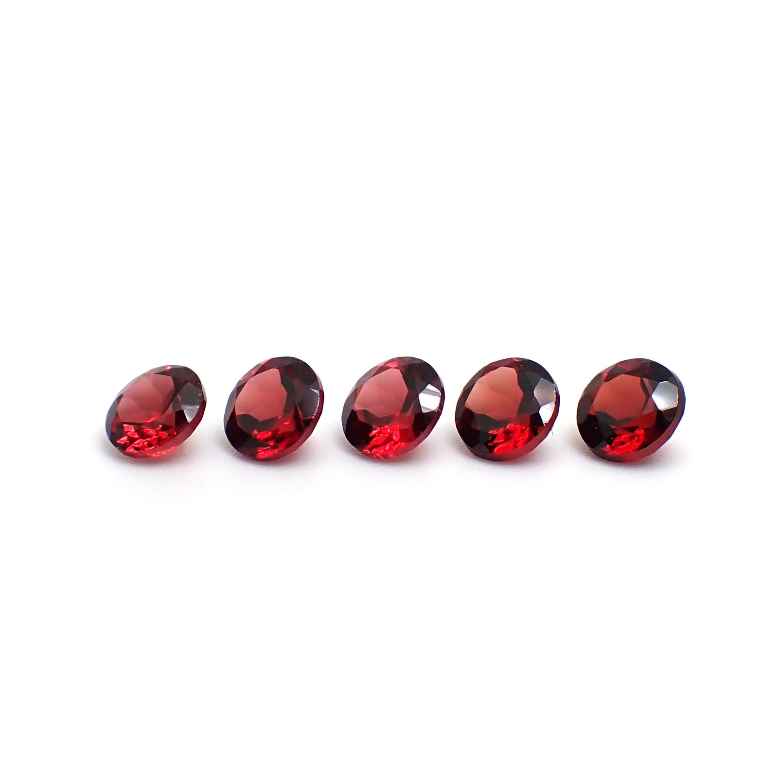 ◇ランダムセレクト◇パイロープアルマンディンガーネット モザンビーク産 約0.60ct / 5x5mm前後 [260532201]