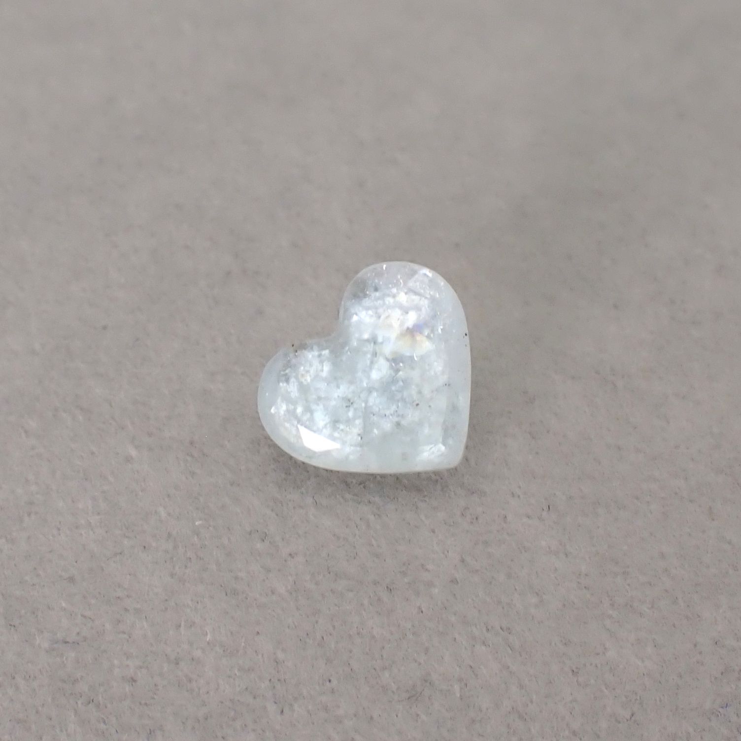 イリデッセンスアクアマリン ブラジル産 2.38ct / 8.7x9.8mm前後 [250730850]