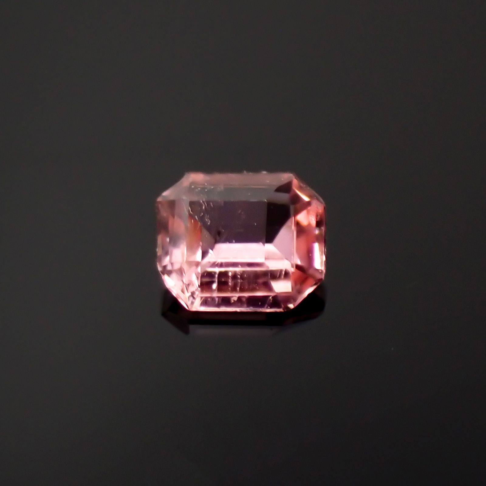 ヴェイリネナイト(宝石名ベイリネナイト)パキスタン産 0.053ct 識別済[221219286]2.3x2mm前後
