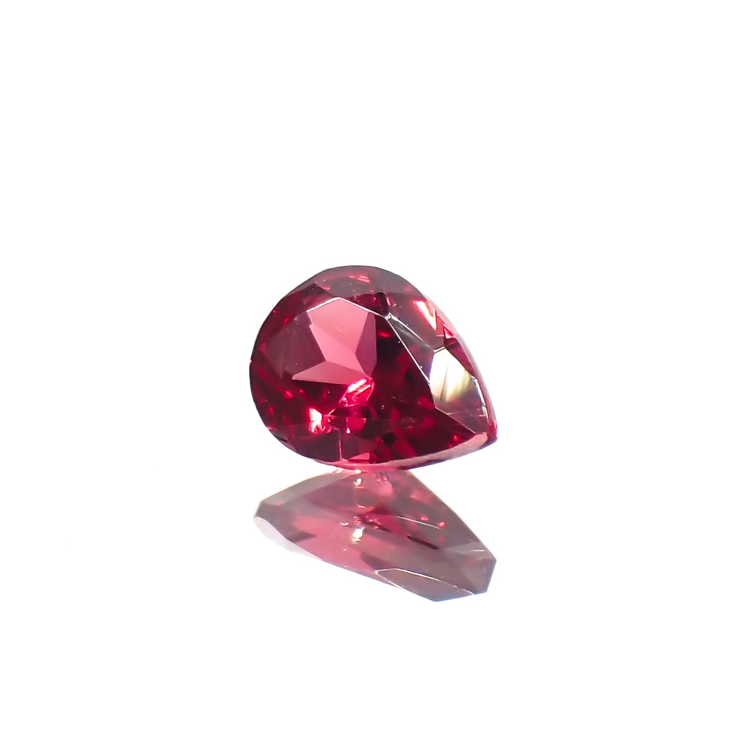 レッドスピネル(宝石名スピネル)タンザニア産 0.18ct 識別済[230522104]4.2x3.1mm前後 | TOP STONE(トップストーン)