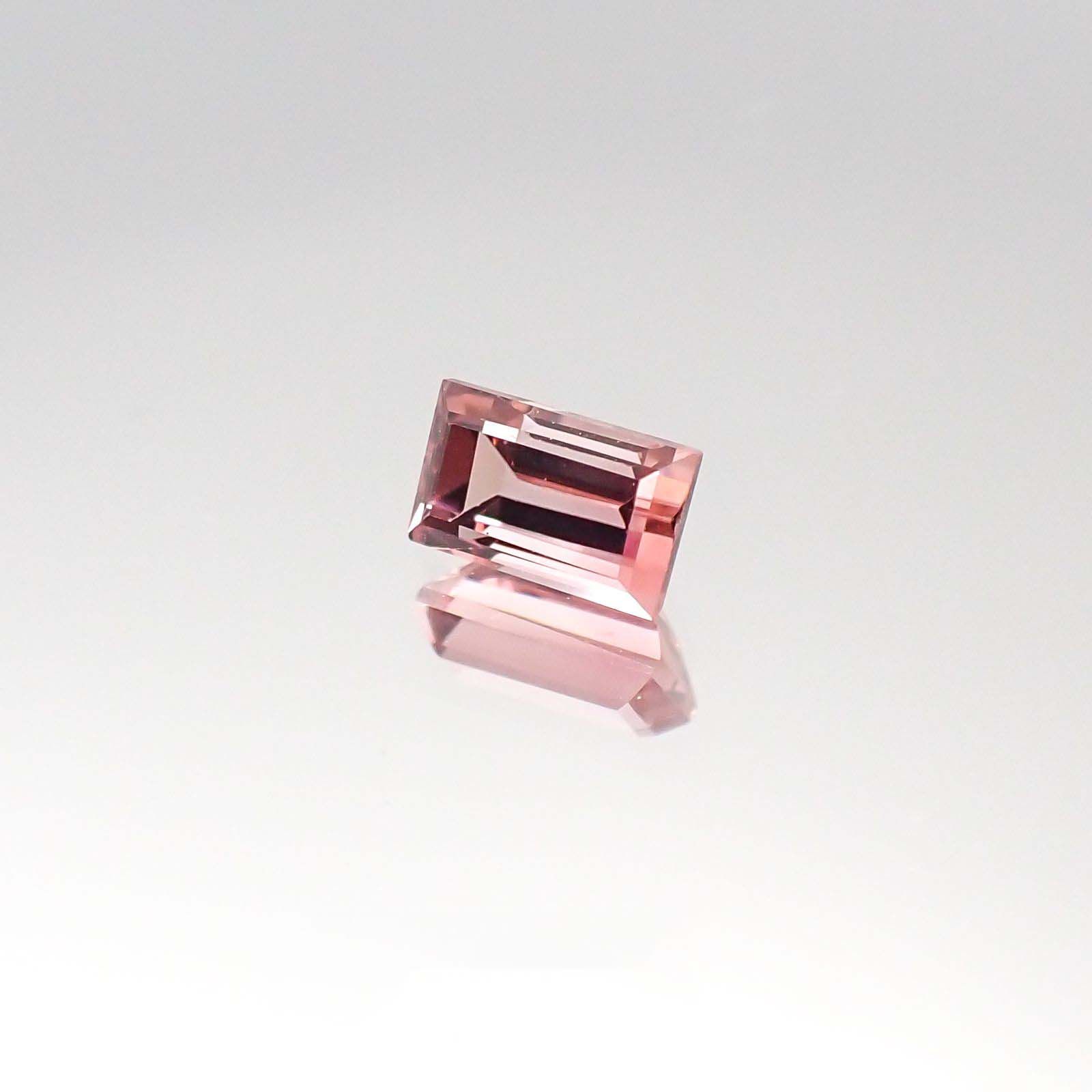 ピンクトルマリン(宝石名ピンク・トルマリン)ブラジル産 0.41ct 識別済[230722943]5x3.1mm前後