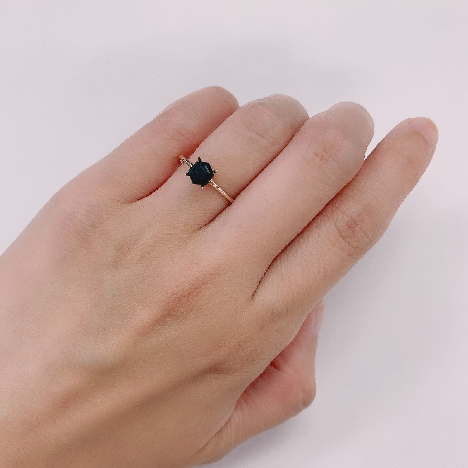 ◇ヘキサゴンカット◇グランディディエライト(宝石名グランディディエライト) マダガスカル産 0.58ct 識別済[210813059]4.9×5mm前後