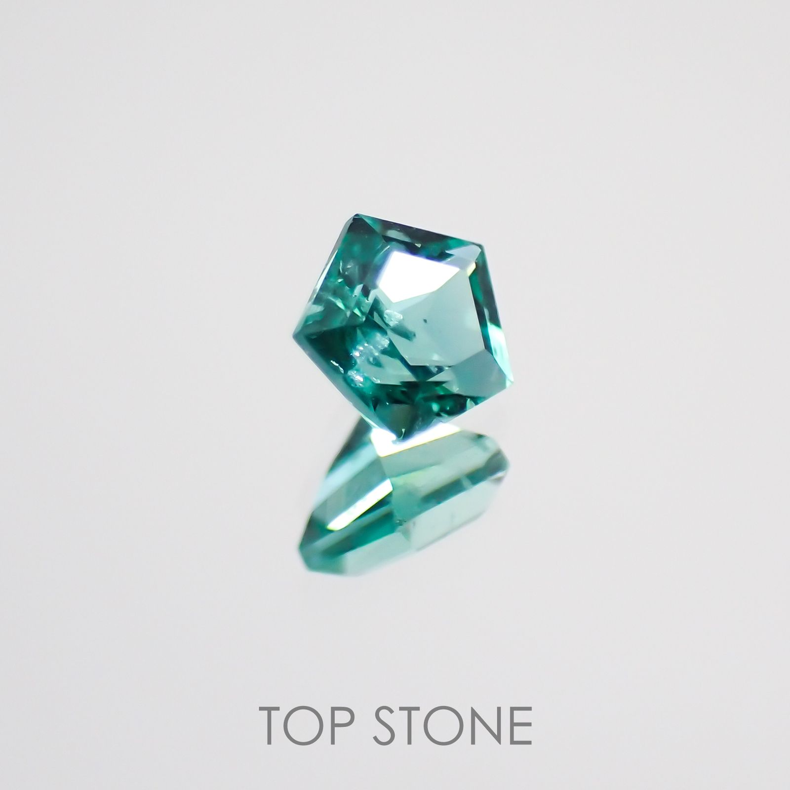 ◇ペンタゴンカット◇エメラルド ザンビア産 ルース 0.118ct[210611004]3.1×3.2mm前後