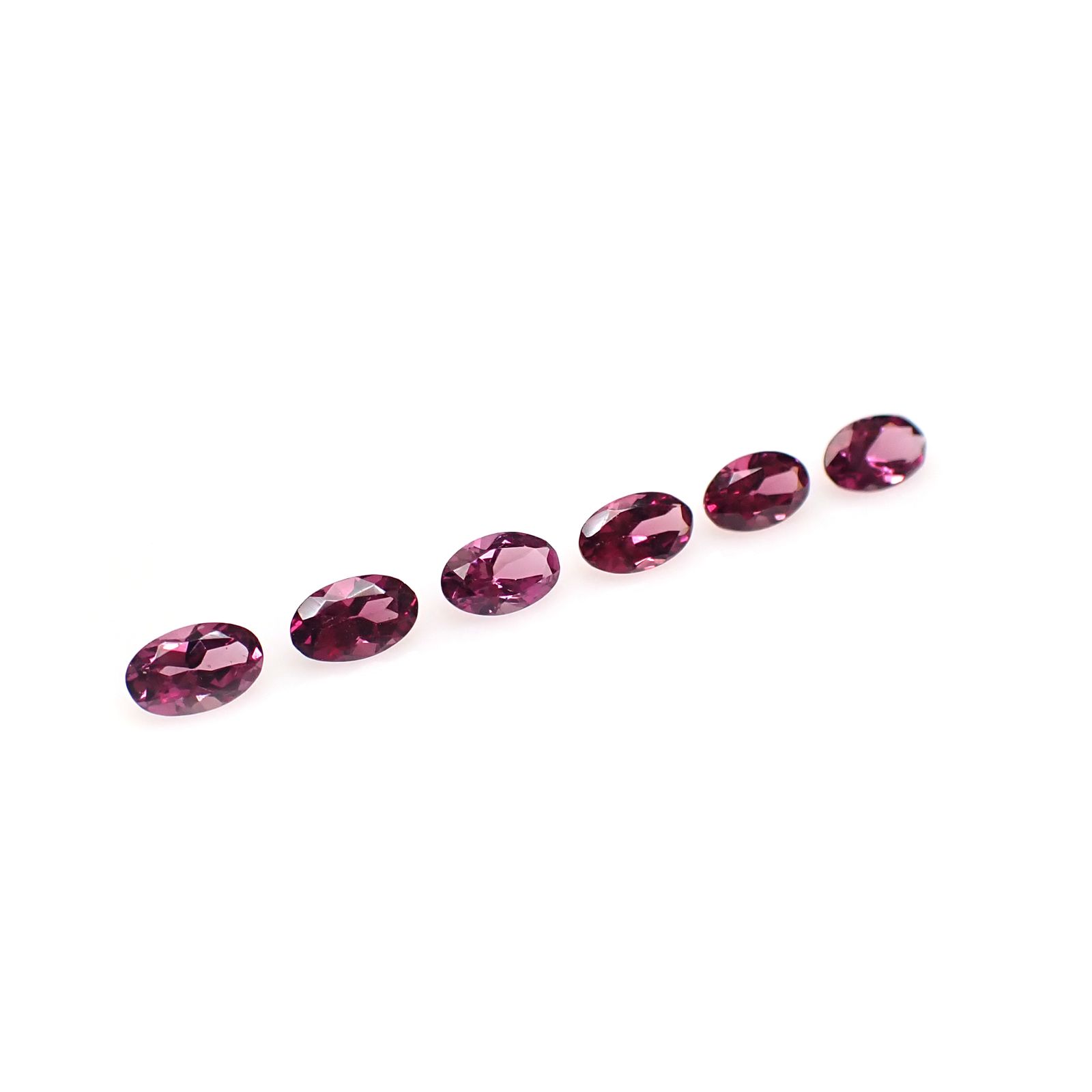 <ランダムセレクト1個販売>ロードライトガーネット(宝石名ロードライト・ガーネット)ブラジル産 約0.26ct 識別済[250129746-PAC]5.1x3.1mm前後