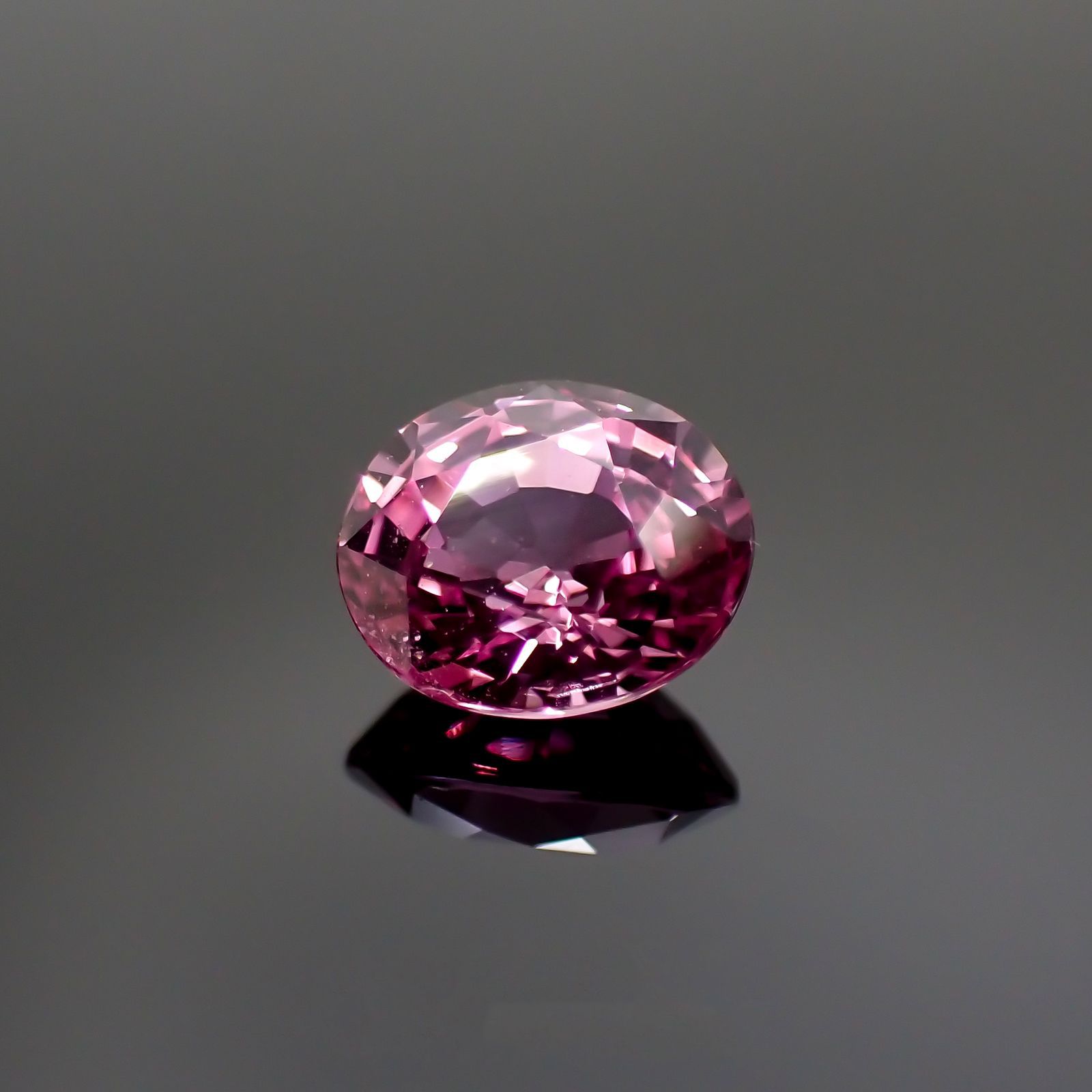 パパラチャサファイア(宝石名サファイア/別名パパラチャ・サファイア) スリランカ産 0.856ct DGL鑑付[21029431]5.9×5mm前後