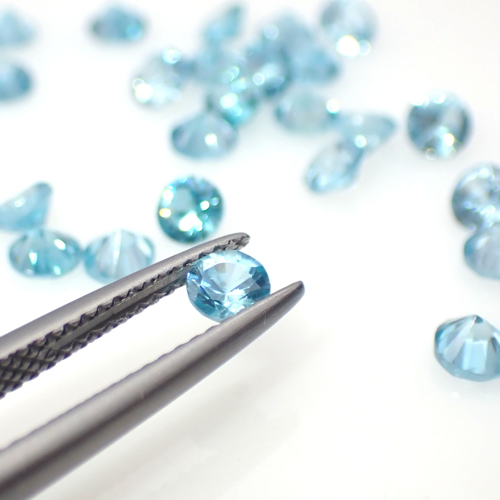 <ランダムセレクト1個販売>ブルージルコン カンボジア産 約0.22ct [250129803-PAC]3.5x3.5mm前後