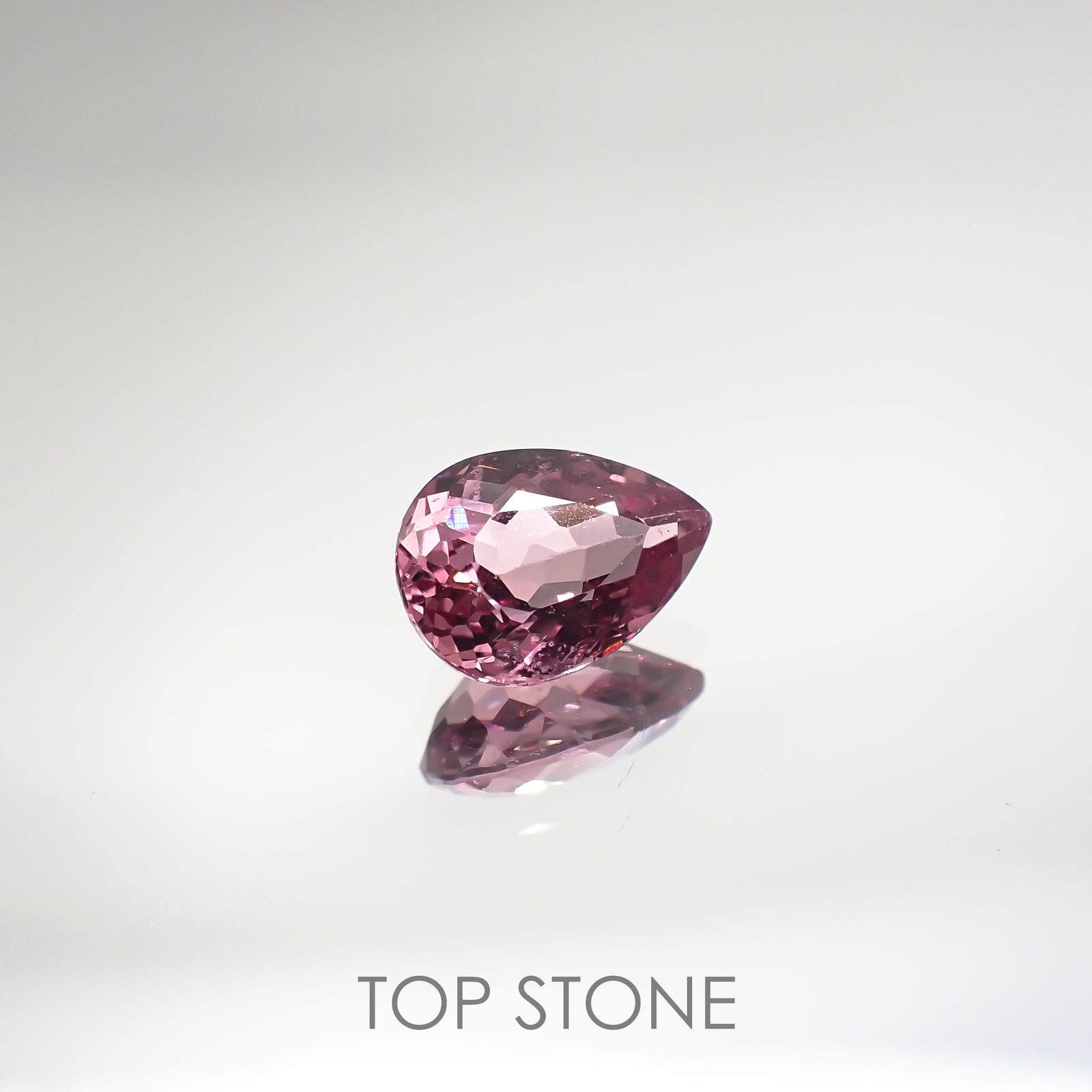 マラヤガーネット(宝石名アルマンディン スペサルティン パイロープ・ガーネット) タンザニア産 2.333ct ソ付(彩珠)[210711880]9.6×6.8mm前後