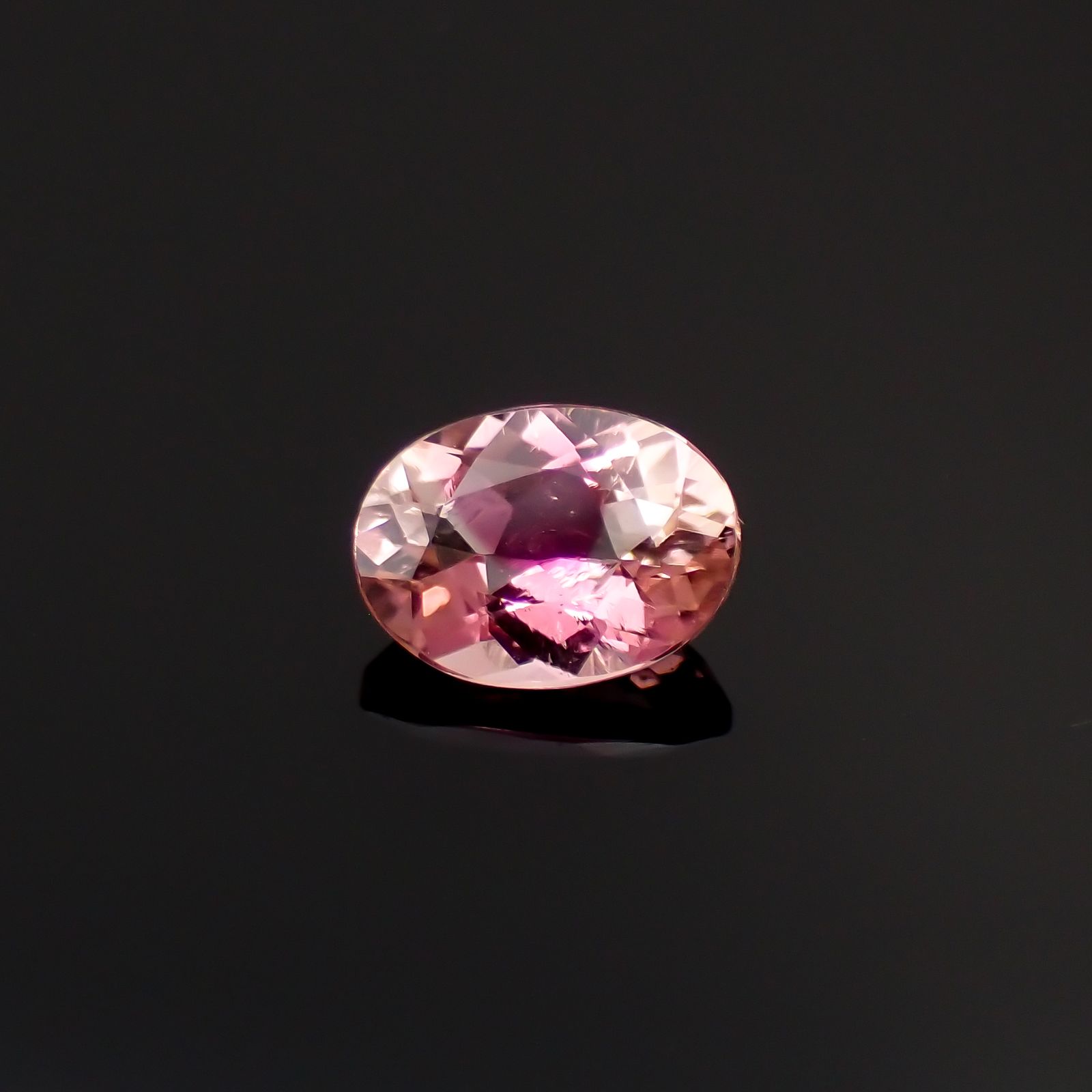 ピンククリスタルトルマリン(宝石名ピンク・トルマリン)コンゴ共和国産 0.84ct 識別済[230923302]7.2x5.2mm前後