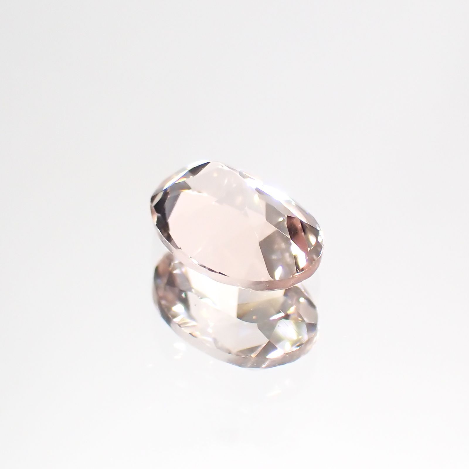 モルガナイト(宝石名モルガナイト)ナイジェリア産 0.75ct 識別済[220114001]7.3x5.4mm前後