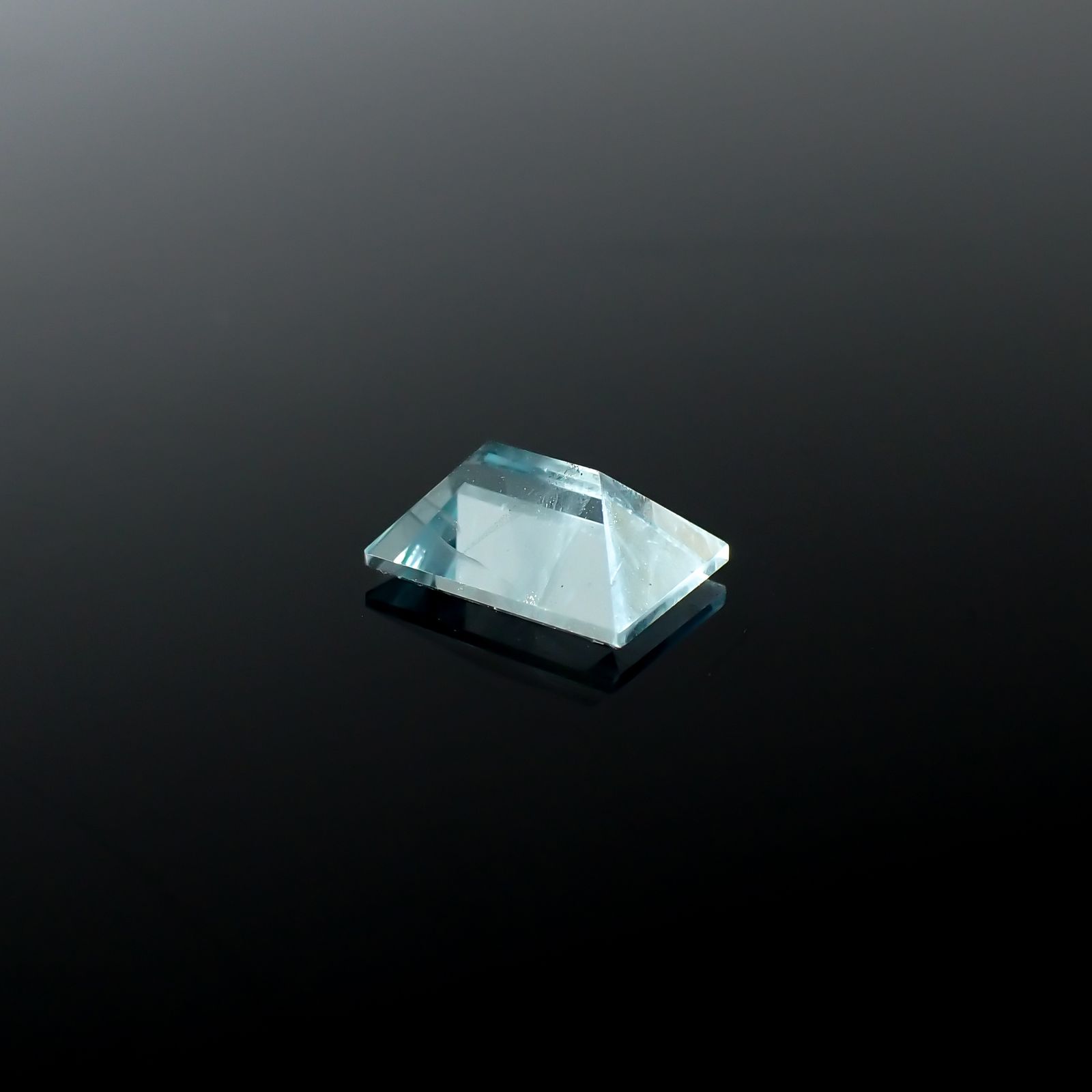 ◇ミラーカット◇アクアマリン モザンビーク産 1.52ct[240226102]8.5x6.5mm前後